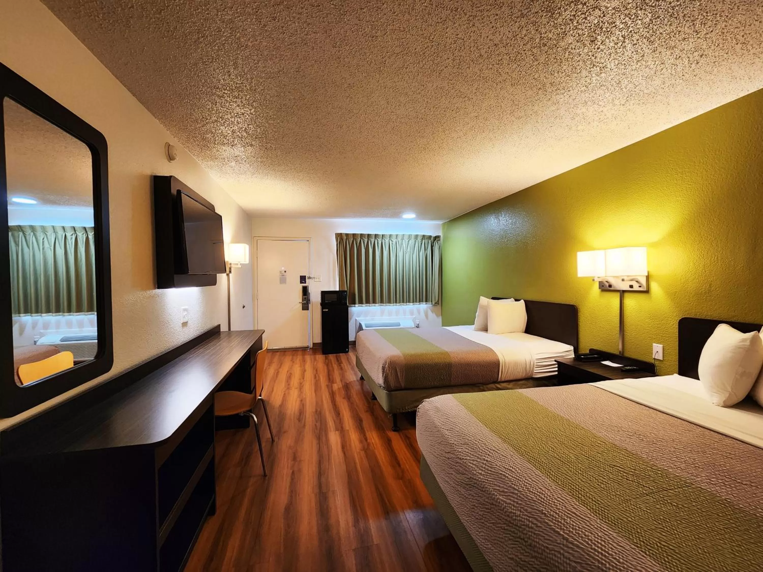 Bed in Motel 6-Baytown, TX - Baytown East