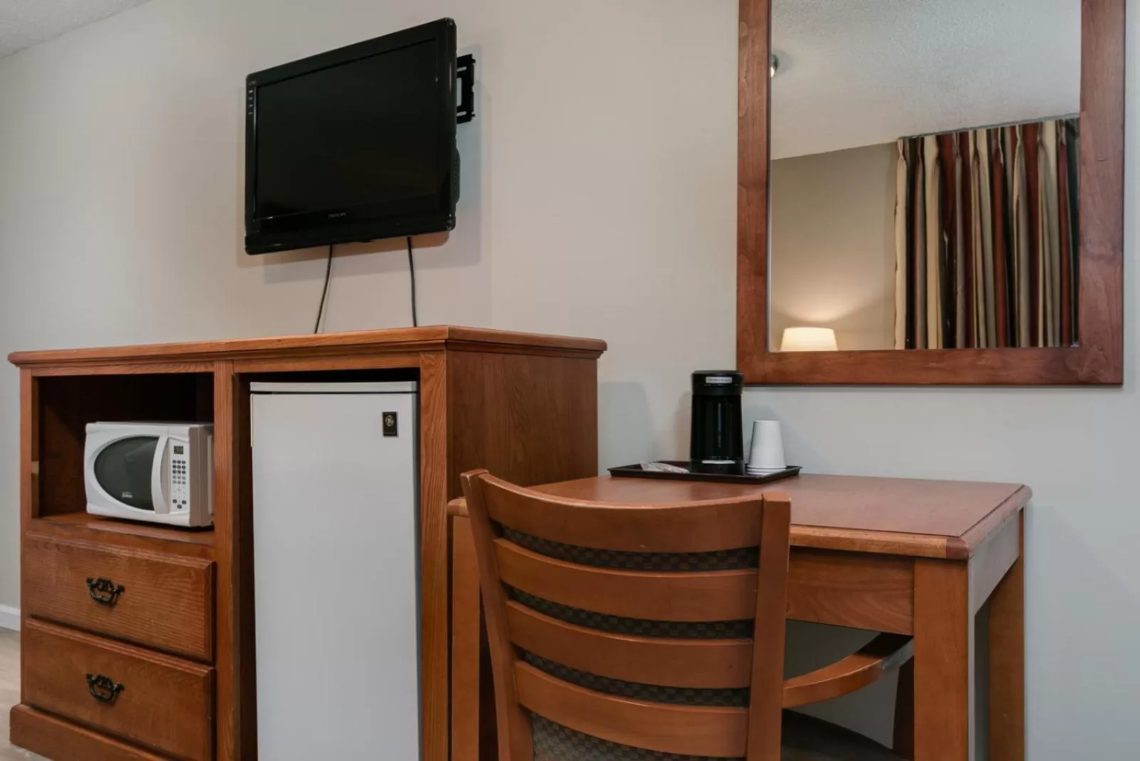 TV and multimedia in Courtesy Inn Downtown Eugene