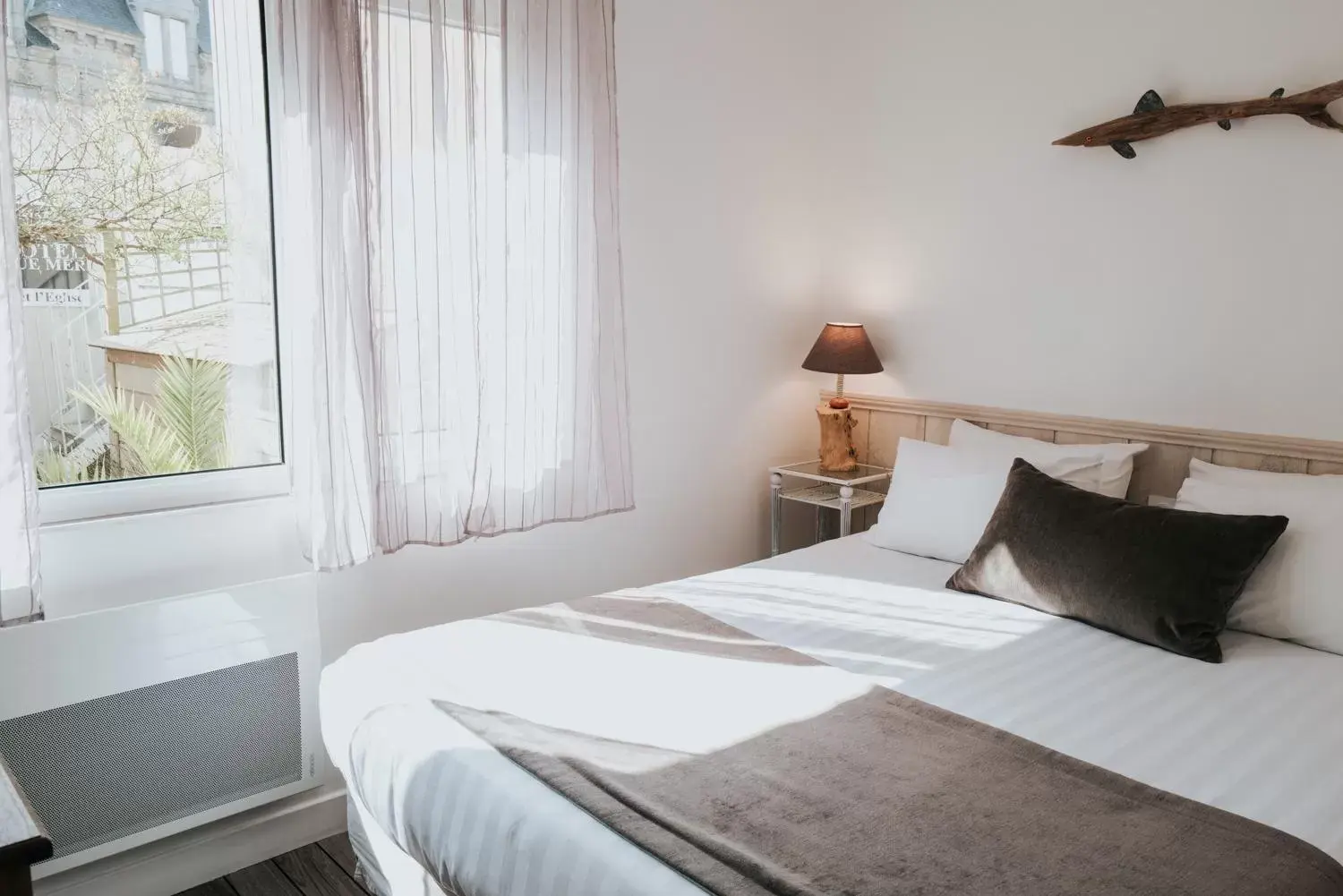 Standard Single Room - "Stopover" - City View in Hôtel Aux Tamaris - Vue Mer Standard Single Room - "Stopover" - City View in Hôtel Aux Tamaris - Vue Mer