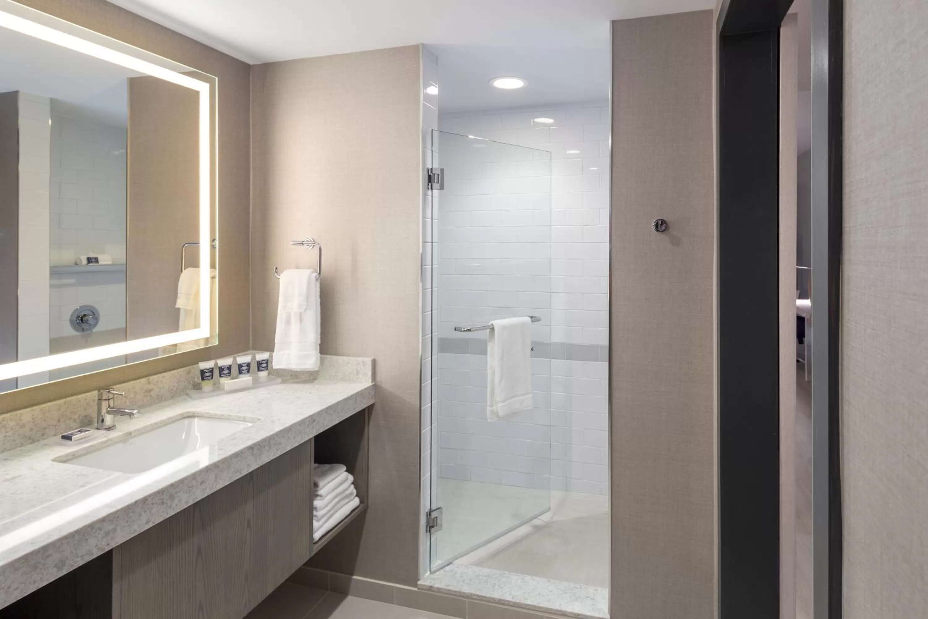 Shower in The Summit Hotel