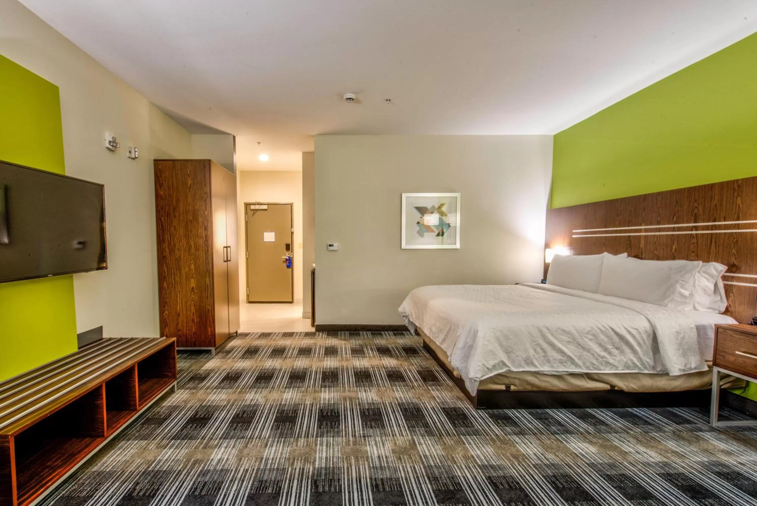 Photo of the whole room, Bed in Holiday Inn Express & Suites Dallas NW - Farmers Branch by IHG