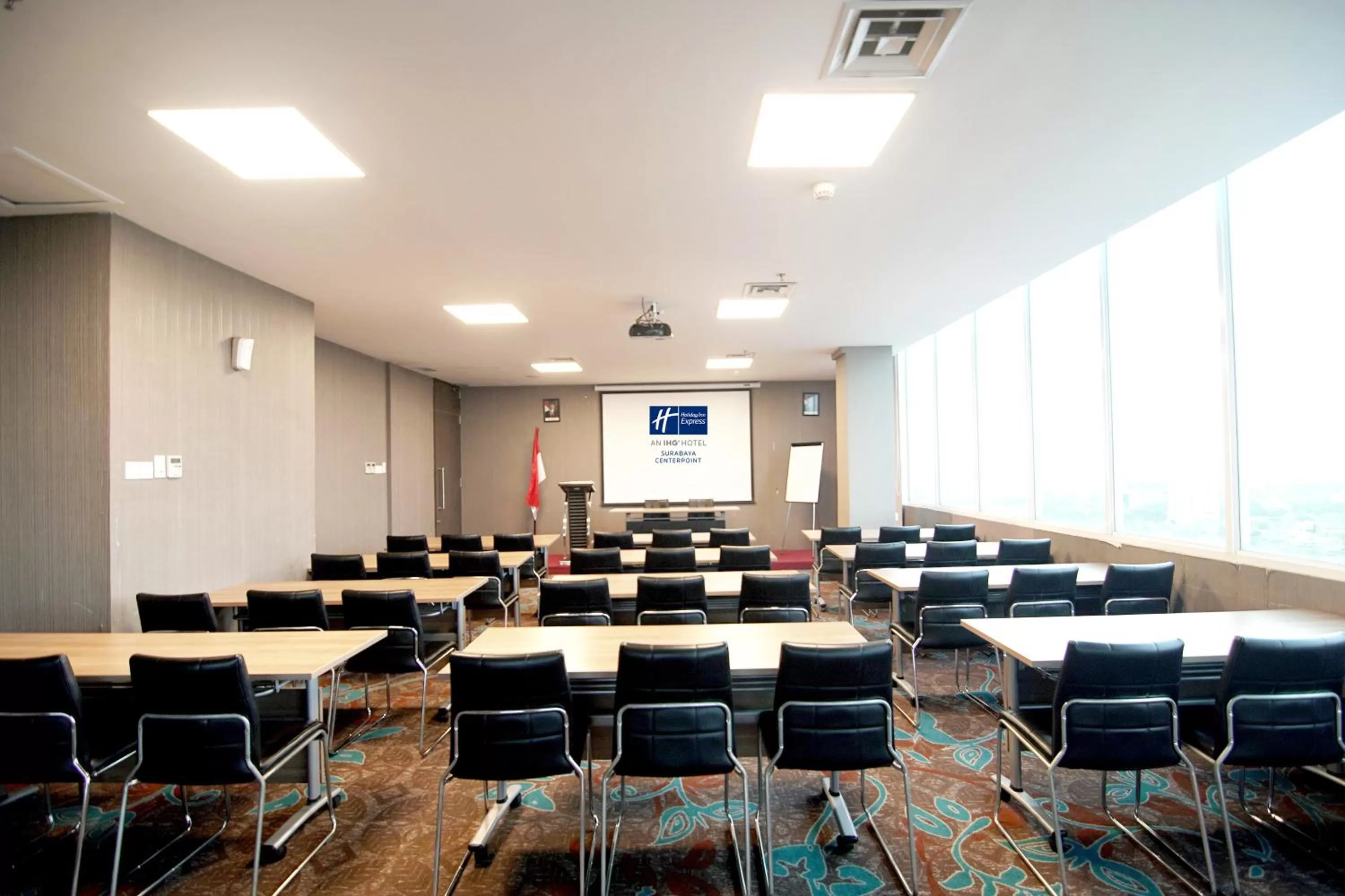 Meeting/conference room in Holiday Inn Express Surabaya CenterPoint by IHG