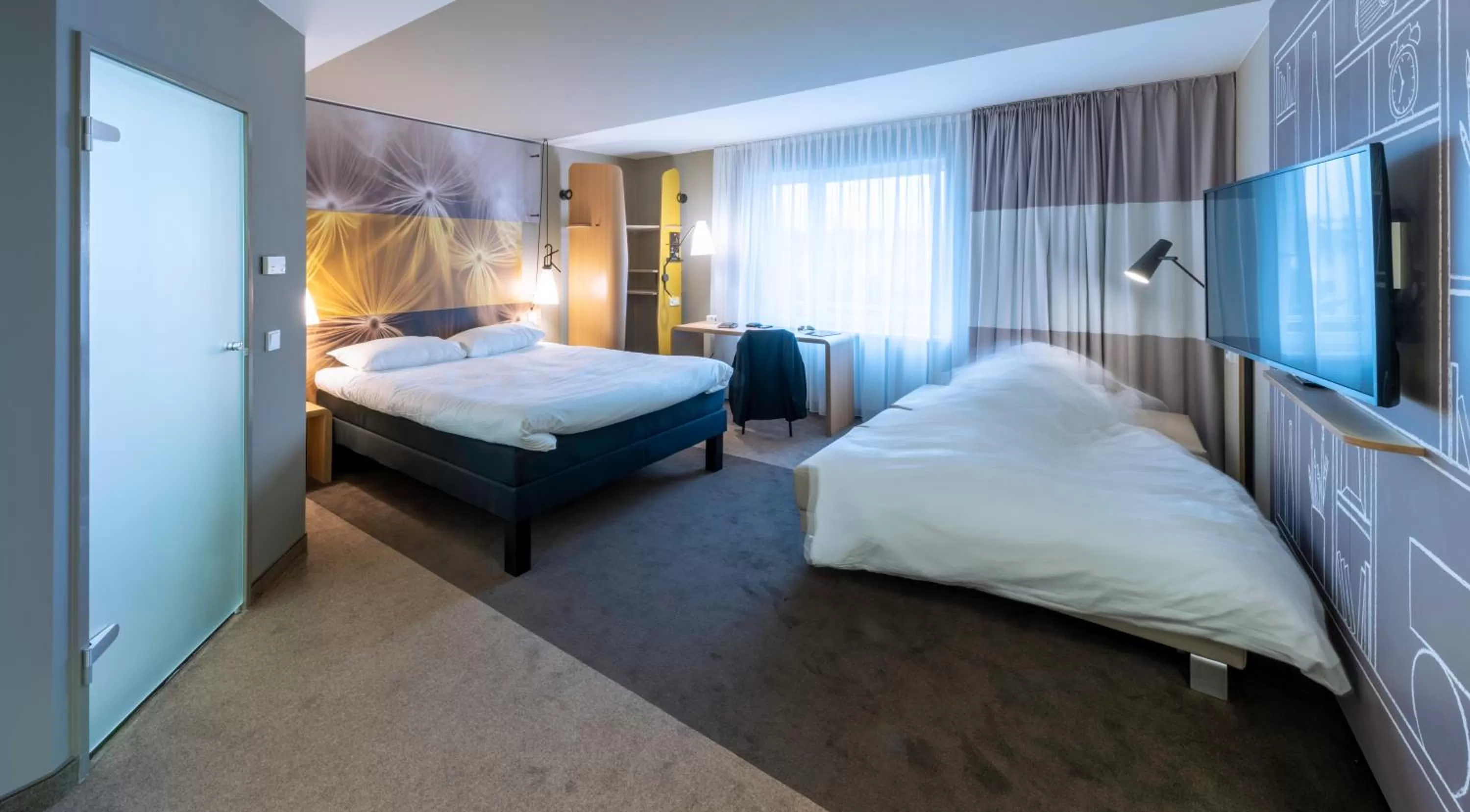 Photo of the whole room, Bed in ibis Luebeck City