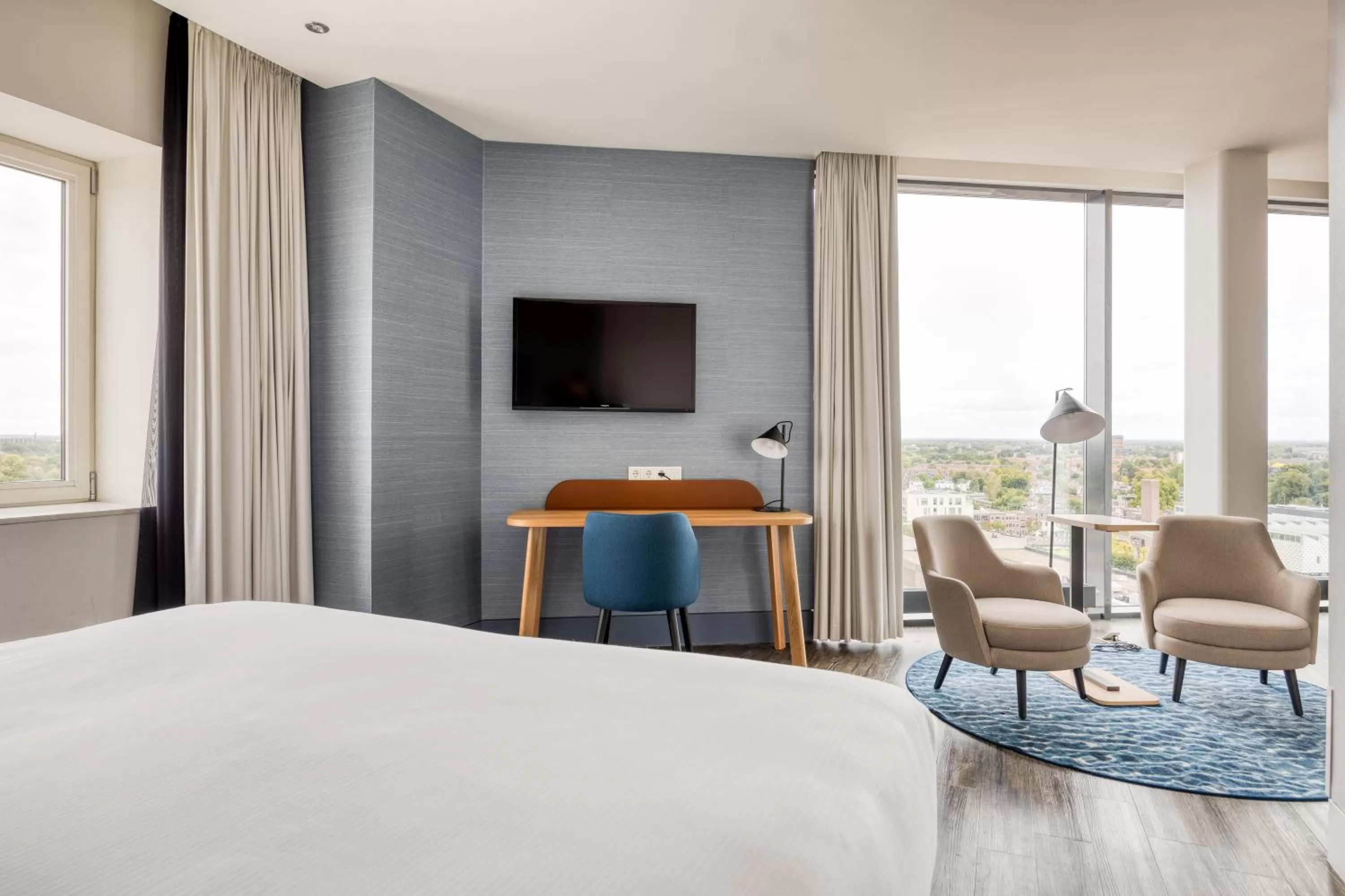 Communal lounge/ TV room, Bed in Mercure Hotel Amersfoort Centre