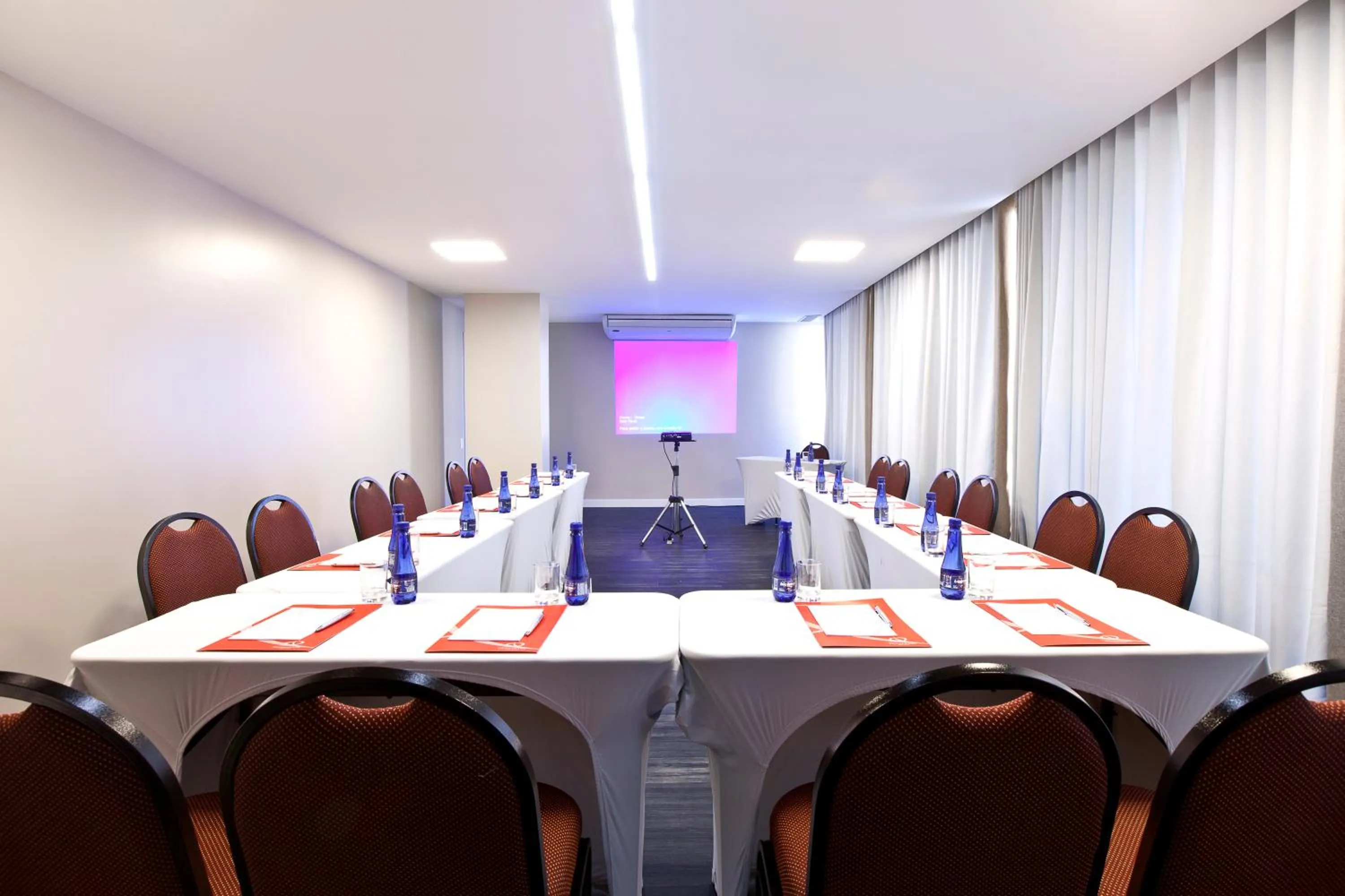 Business facilities in San Diego Suites Veredas Sete Lagoas