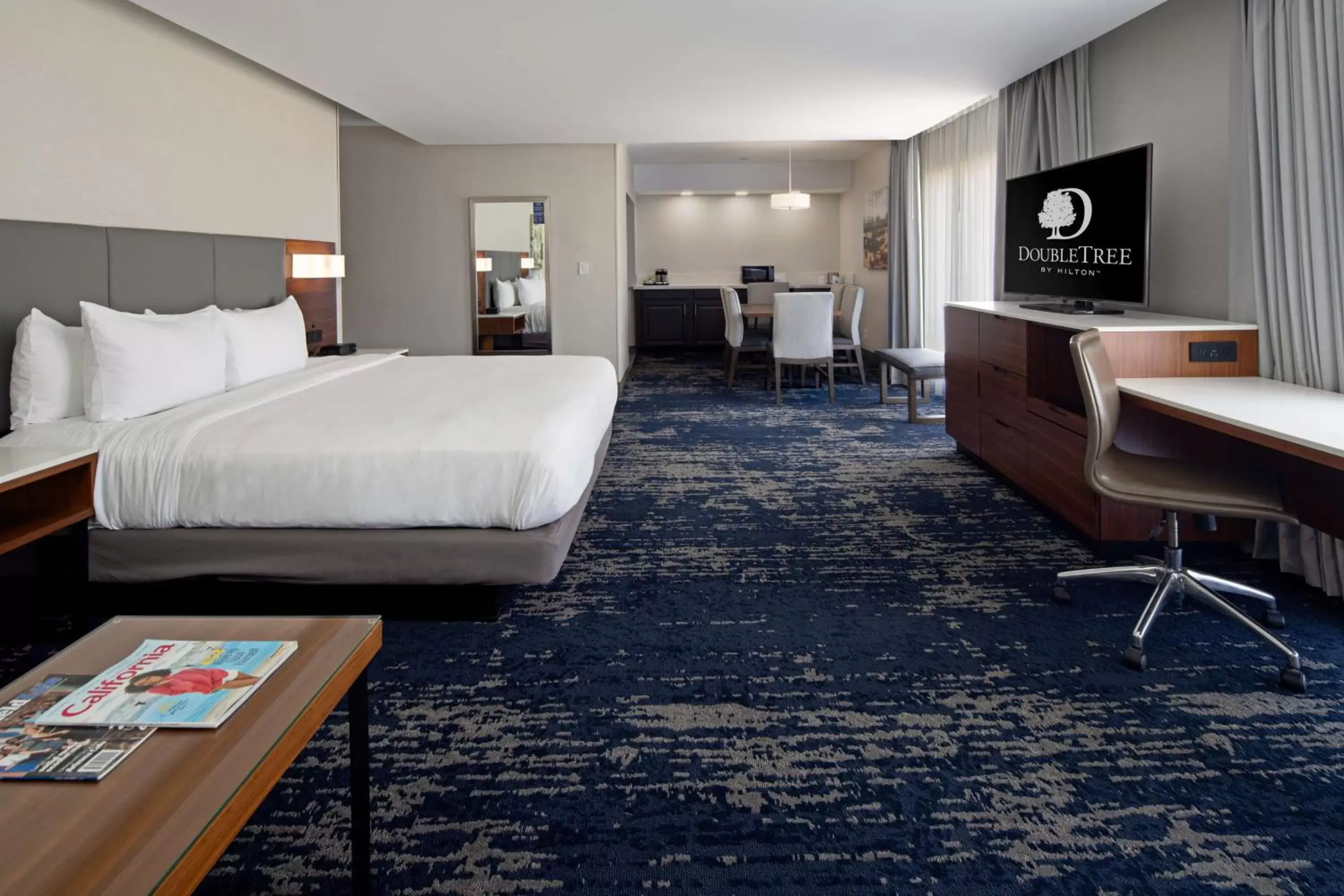 Junior Suite King - Non-Smoking in DoubleTree by Hilton Bakersfield Junior Suite King - Non-Smoking in DoubleTree by Hilton Bakersfield