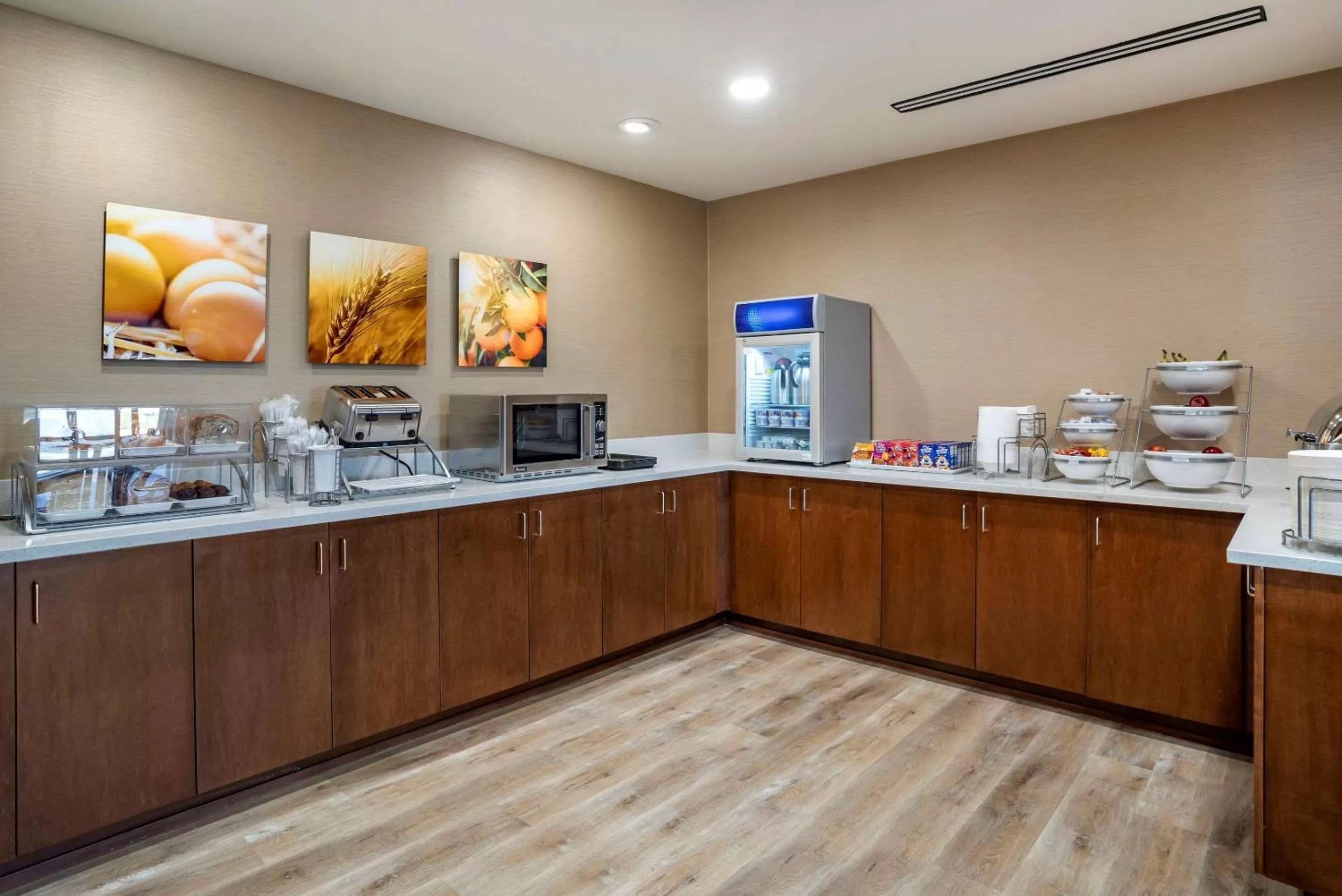 Restaurant/places to eat in Comfort Inn & Suites