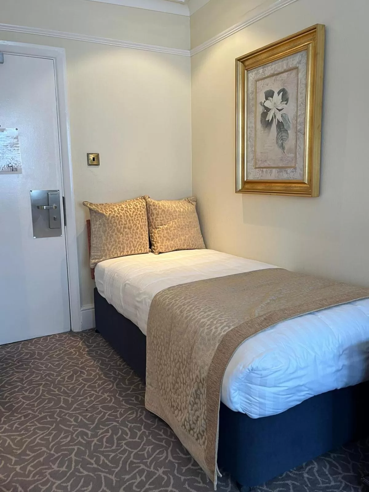 Bed in Hotel La Place