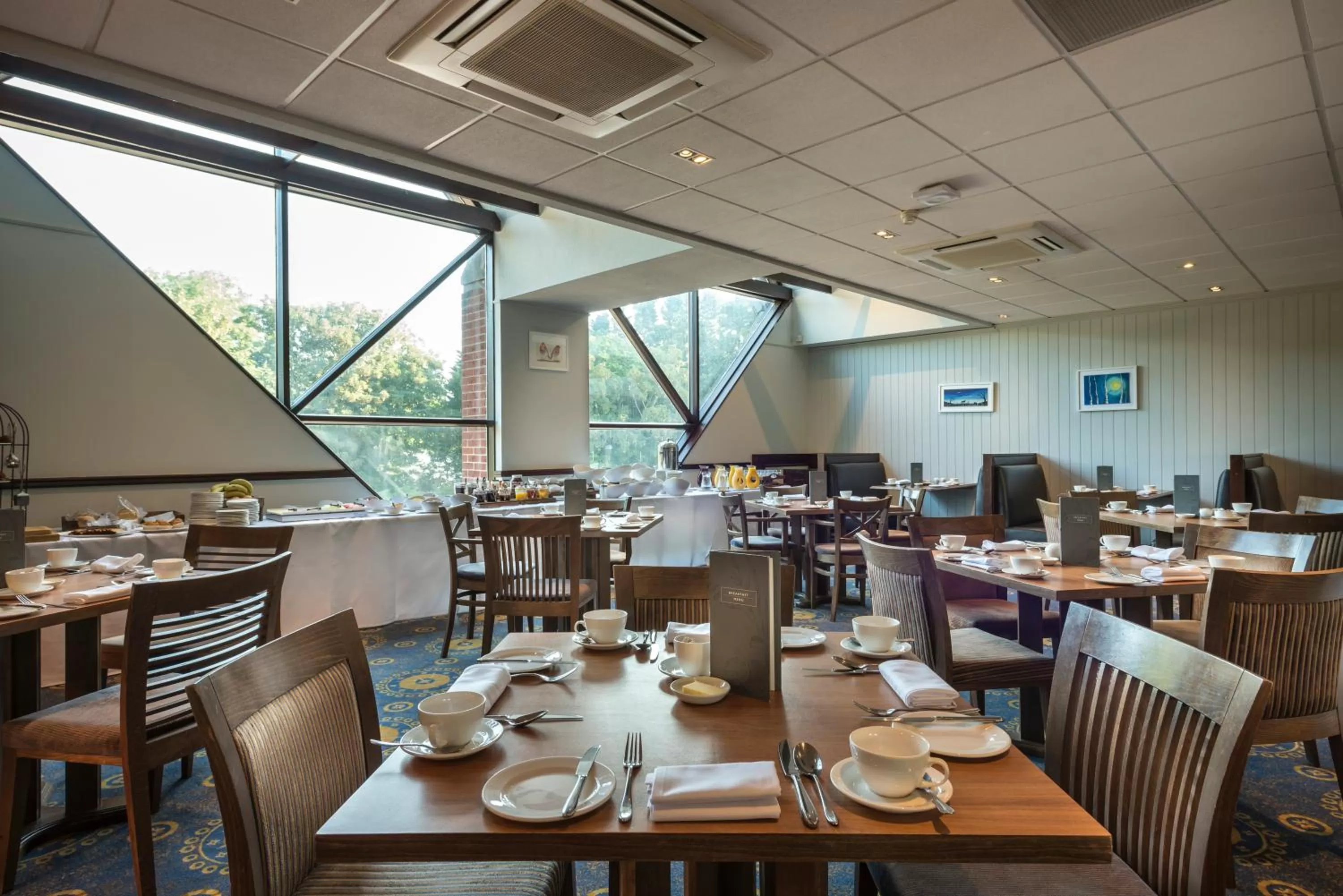 Restaurant/Places to Eat in Macdonald Elmers Court Resort