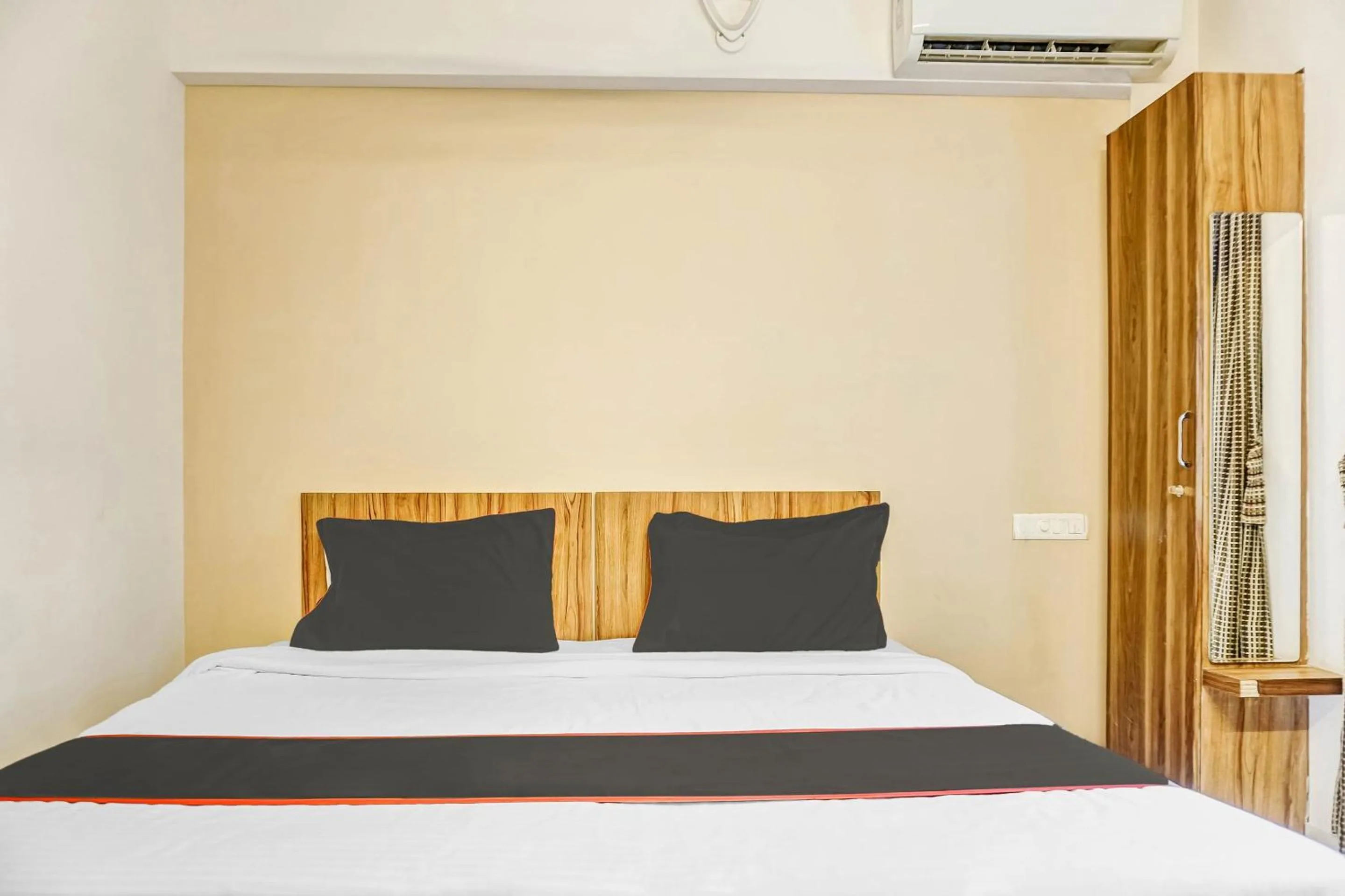 Bedroom, Bed in Habitat Service Apartments