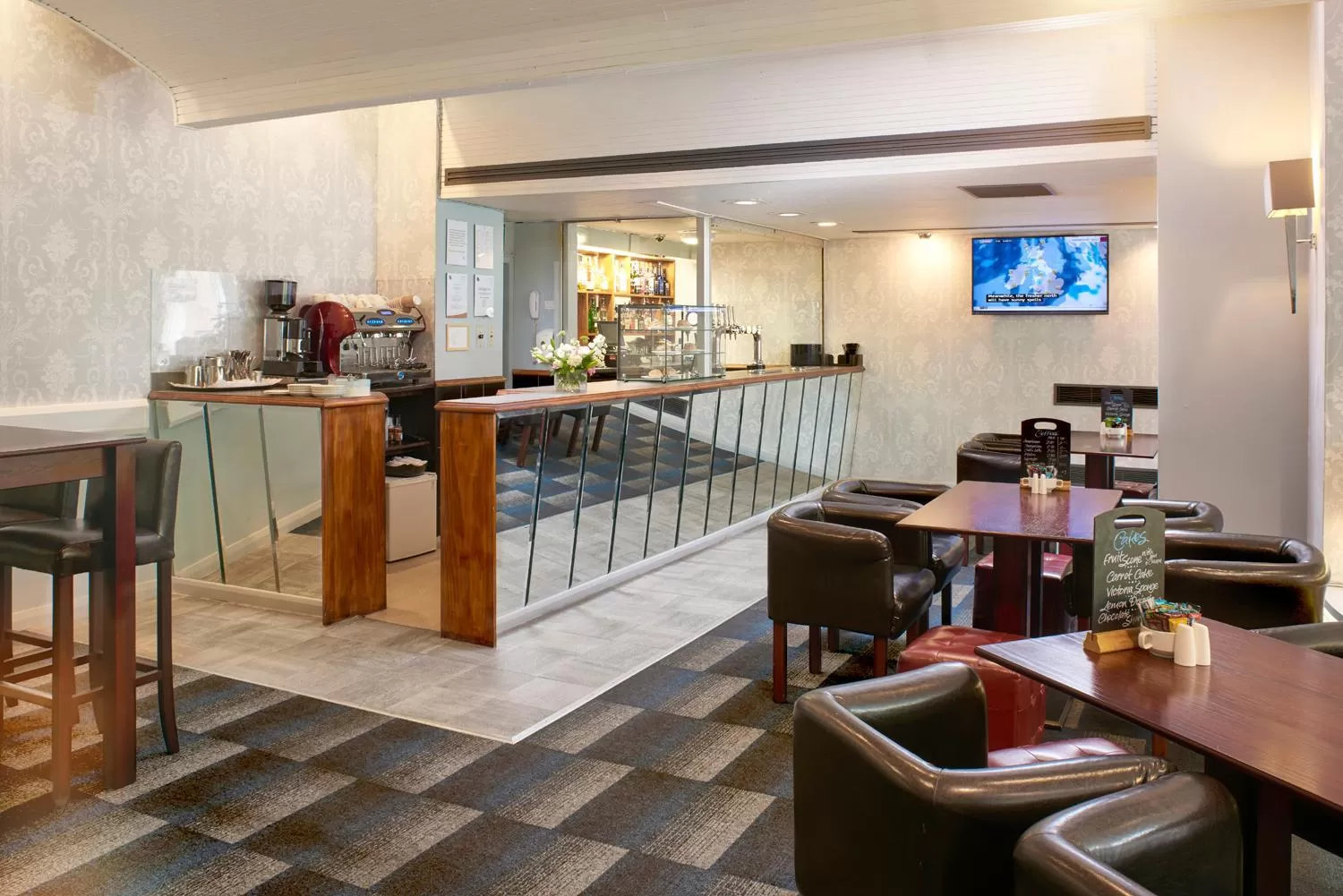Lounge or bar in St James Hotel