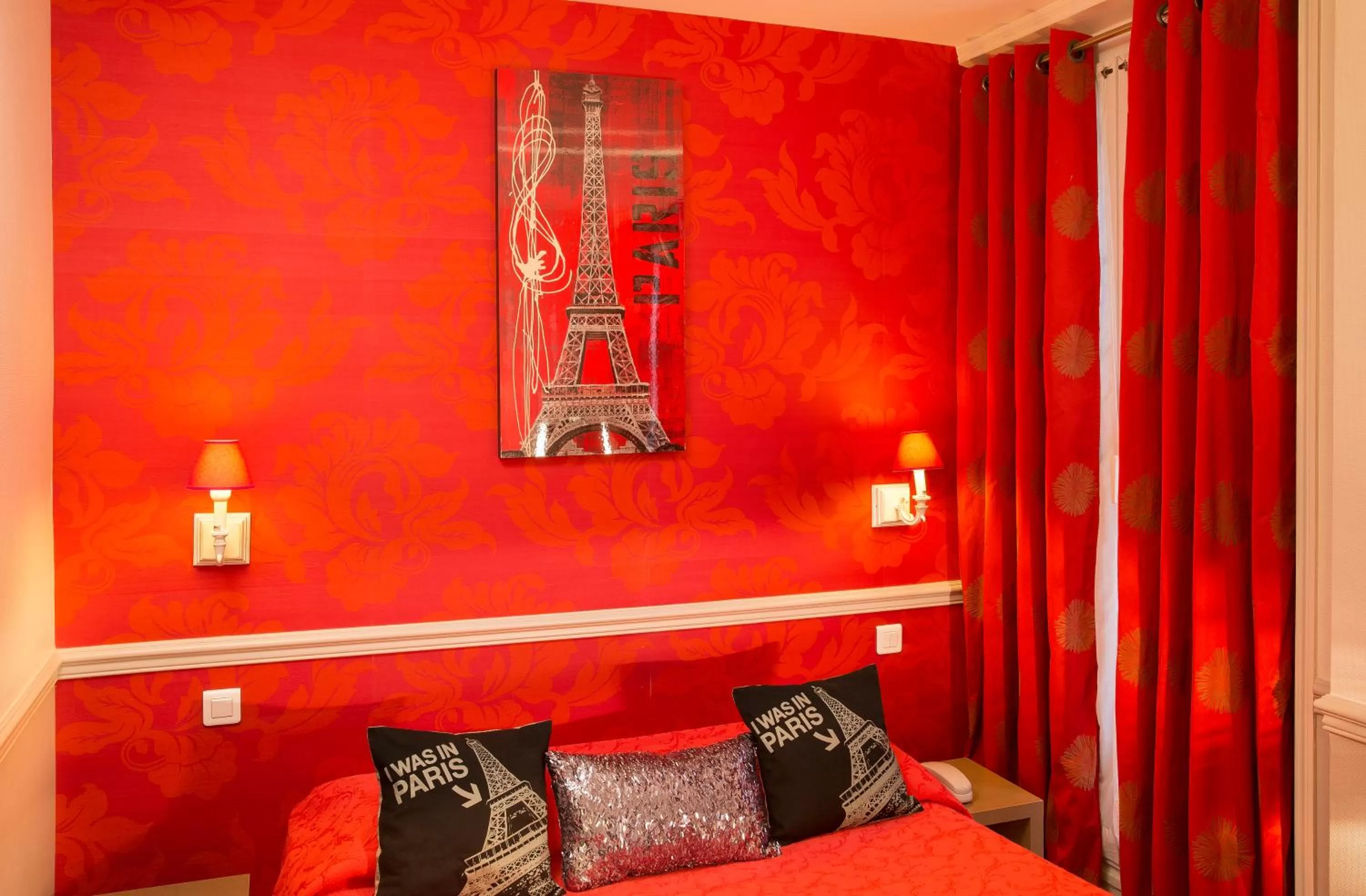 Bedroom in Hotel De La Cite Rougemont