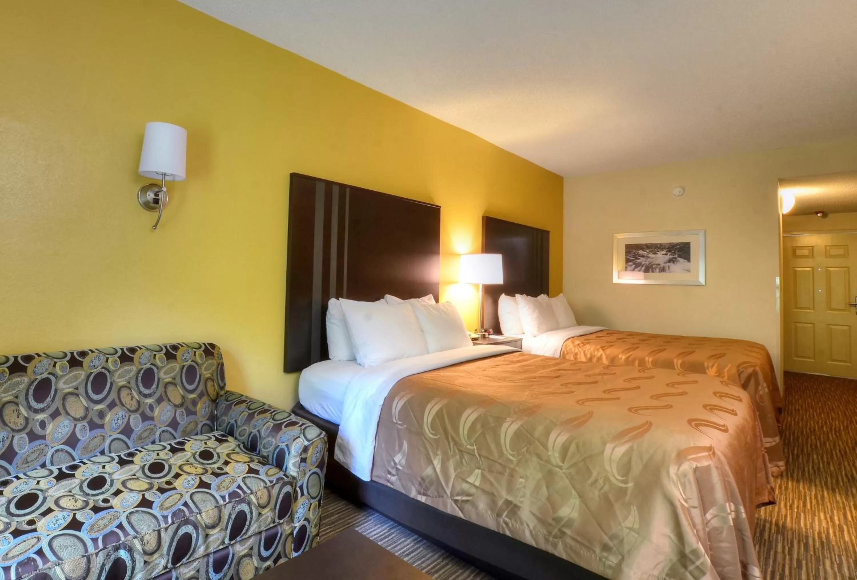 Photo of the whole room, Bed in Quality Inn Cherokee Riverside