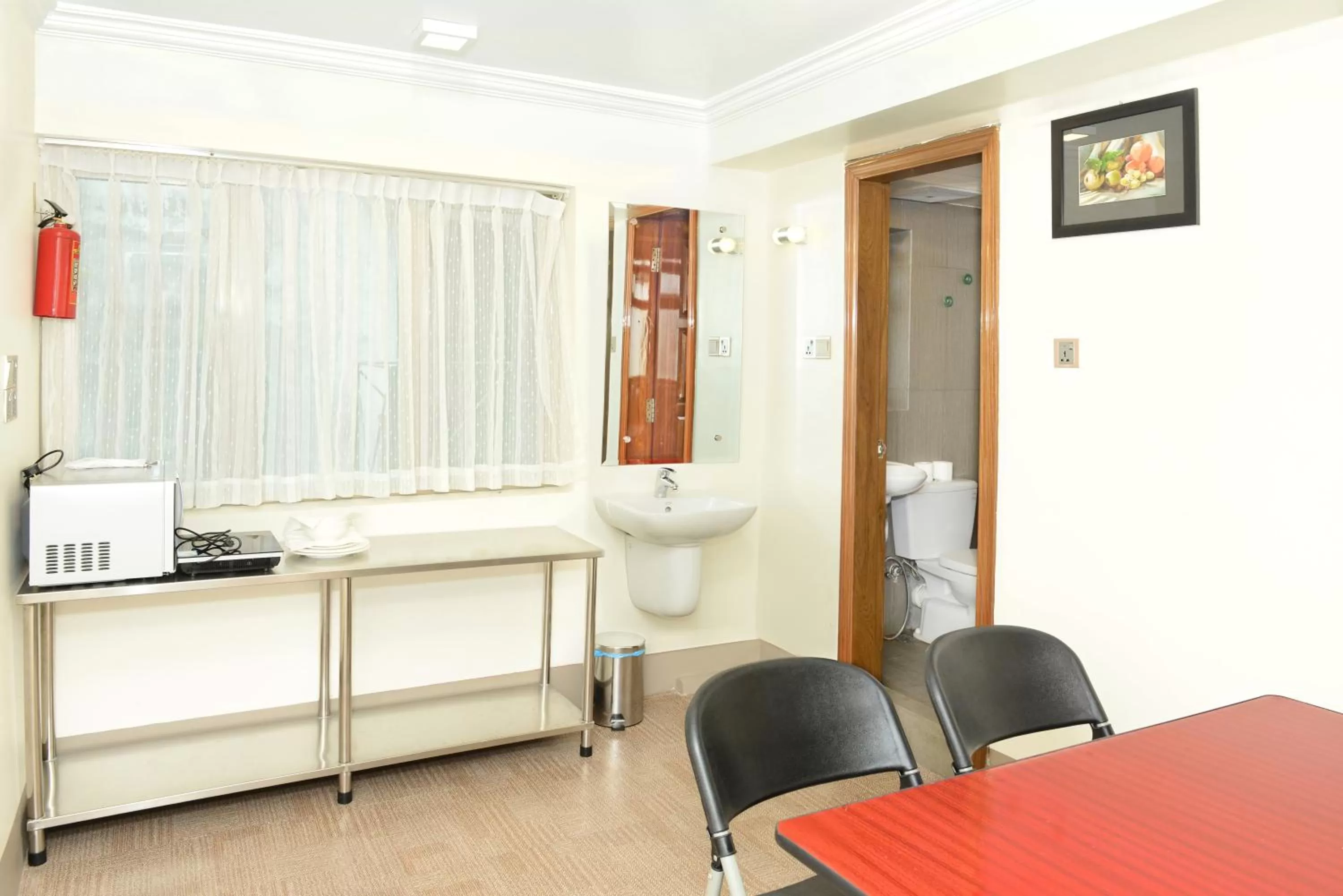 Shower in Hotel Bond