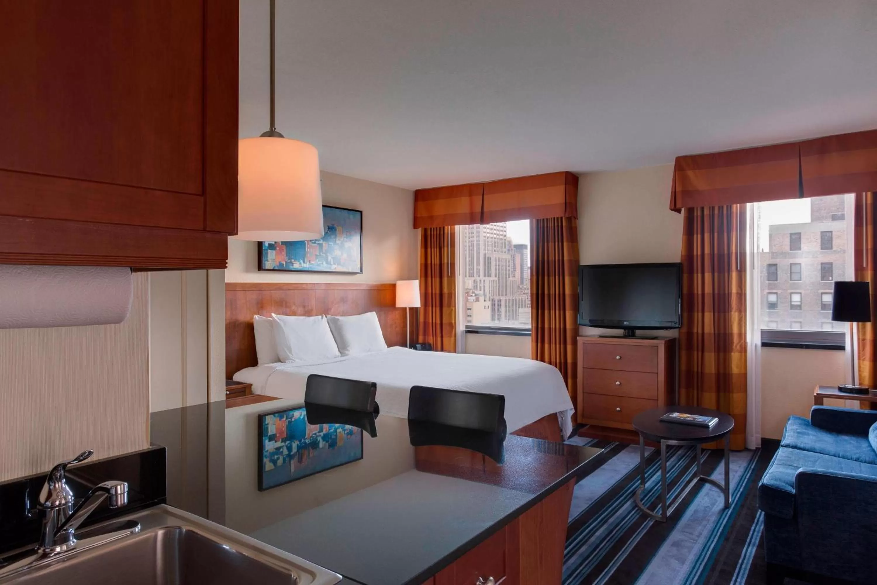 Photo of the whole room, Bed in Residence Inn by Marriott New York Manhattan/Times Square