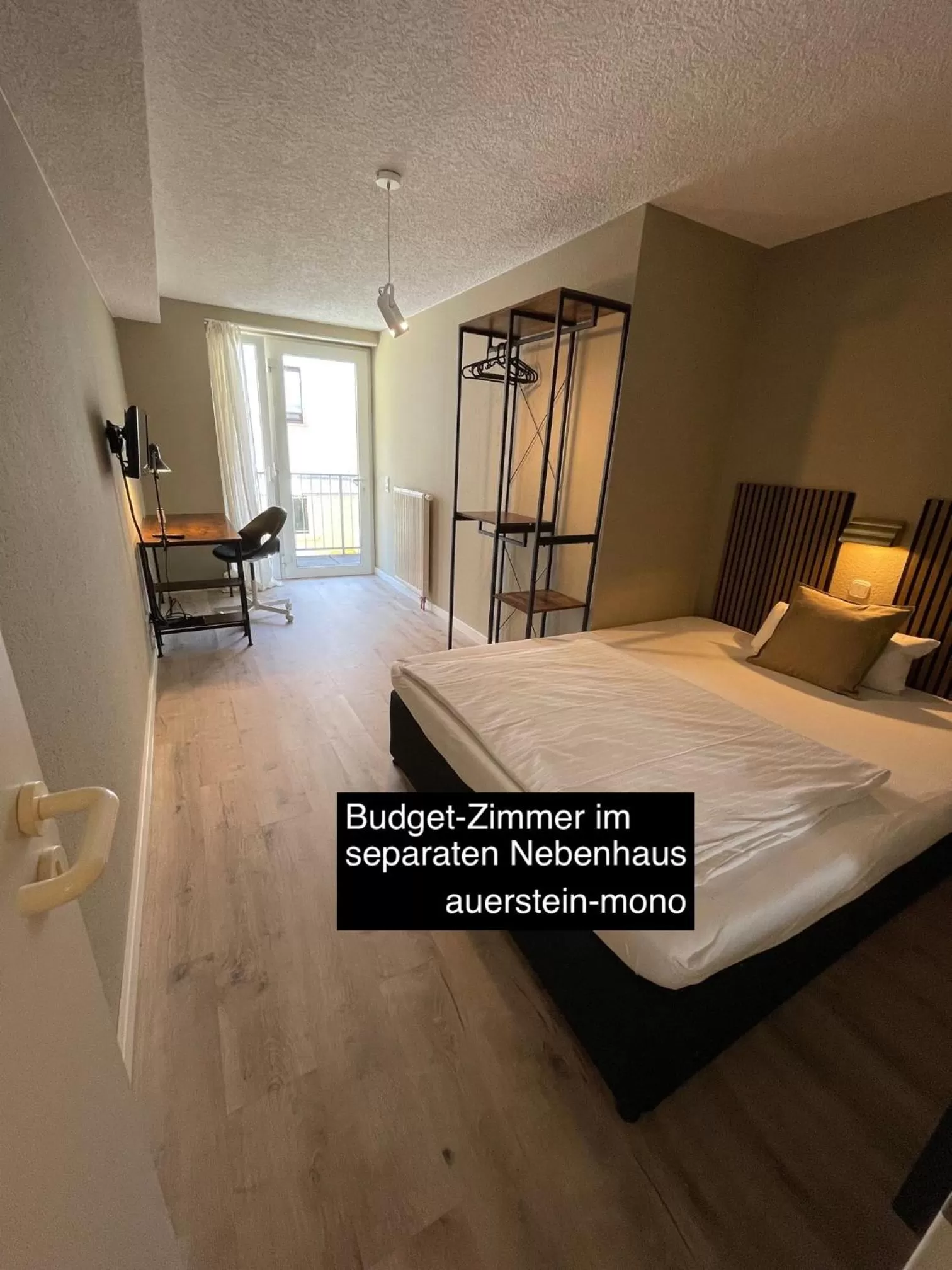 Photo of the whole room, Bed in AUERSTEIN-Hotels auerstein & auerstein-mono