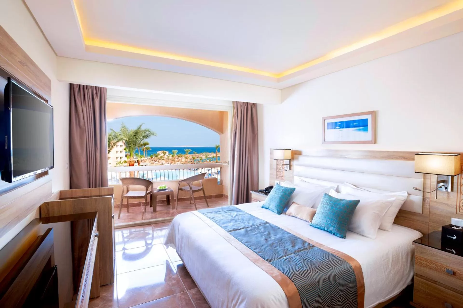Bedroom, Bed in Beach Albatros Aqua Park - Hurghada