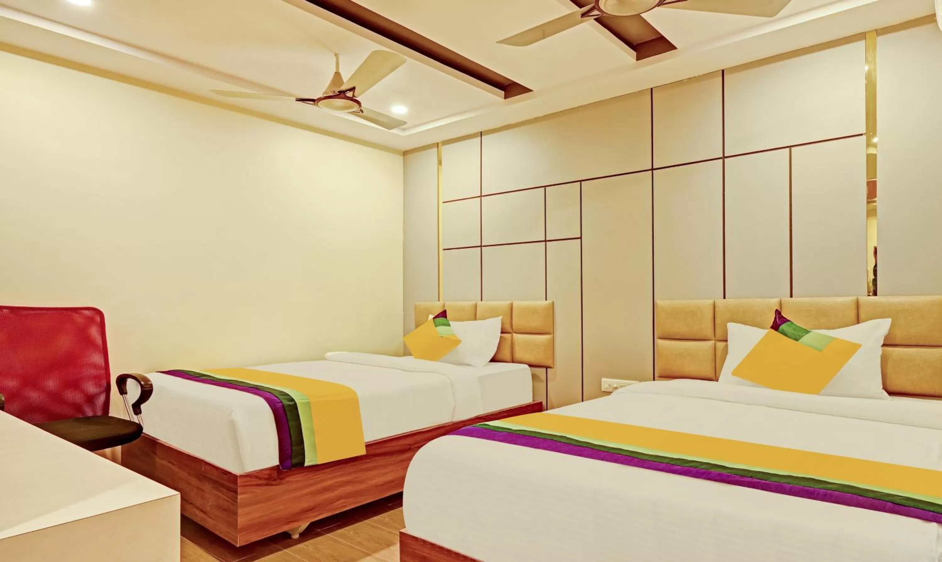 Bedroom, Bed in Itsy Hotels Sri Sai Grand Inn