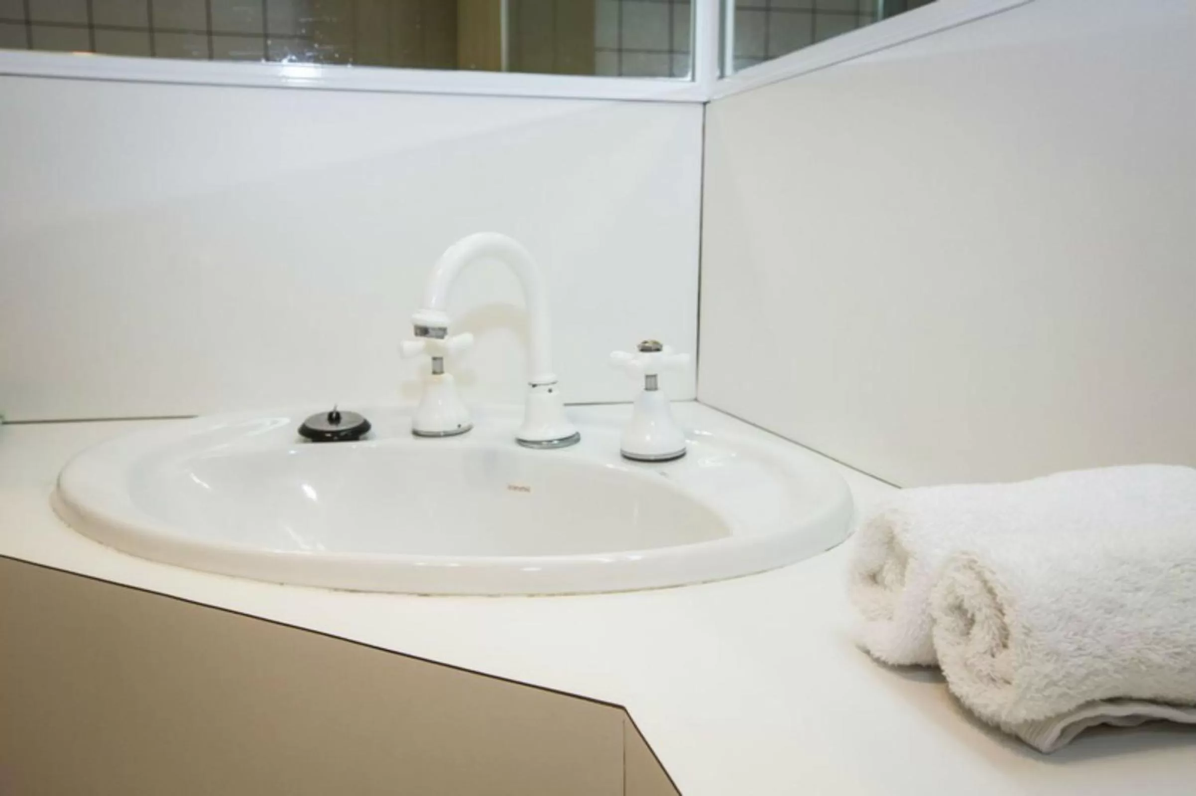 Bathroom in Seacombe House Motor Inn Port Fairy