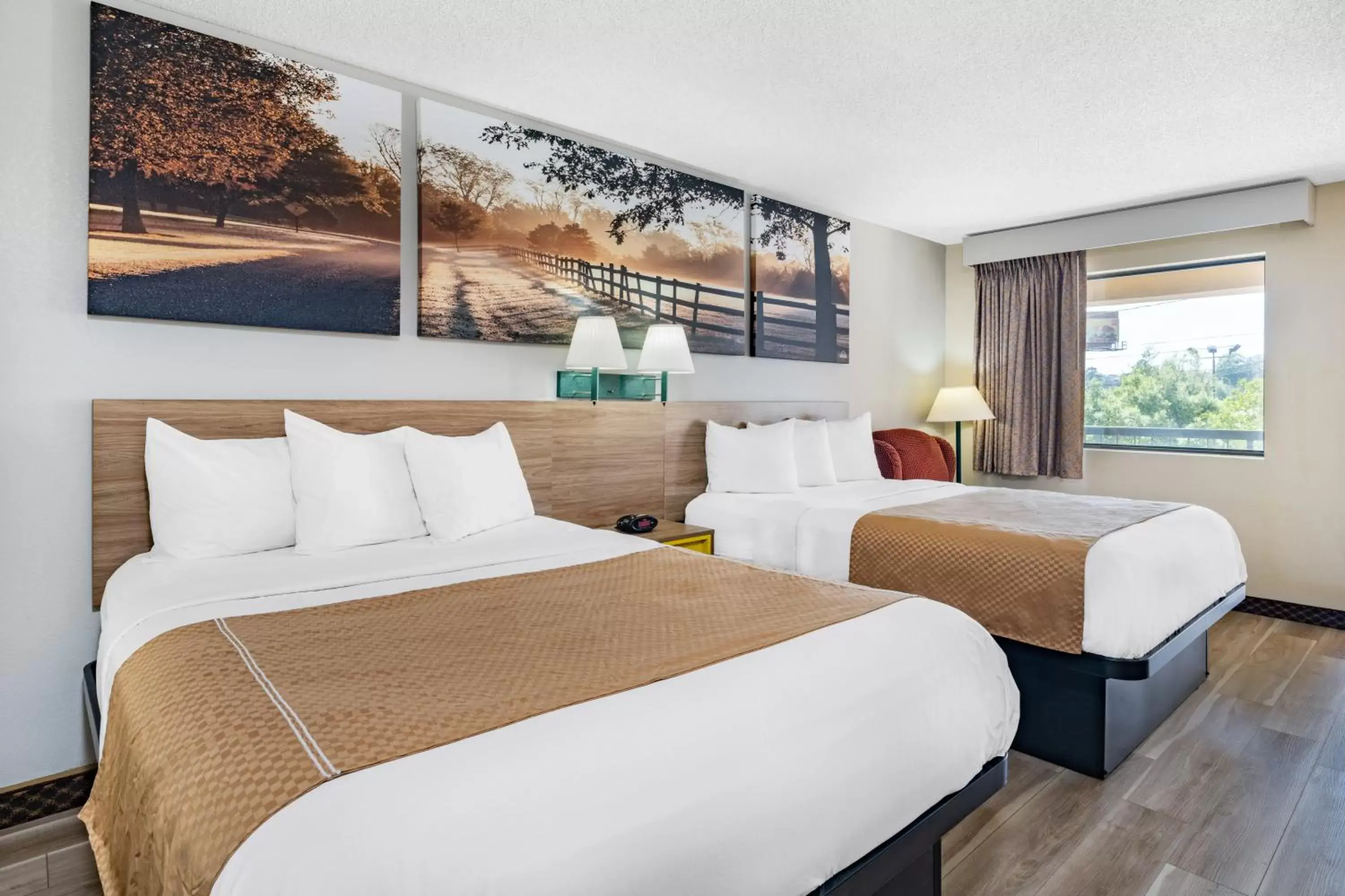 Queen Room with Two Queen Beds in Days Inn by Wyndham Macon I-475 Queen Room with Two Queen Beds in Days Inn by Wyndham Macon I-475