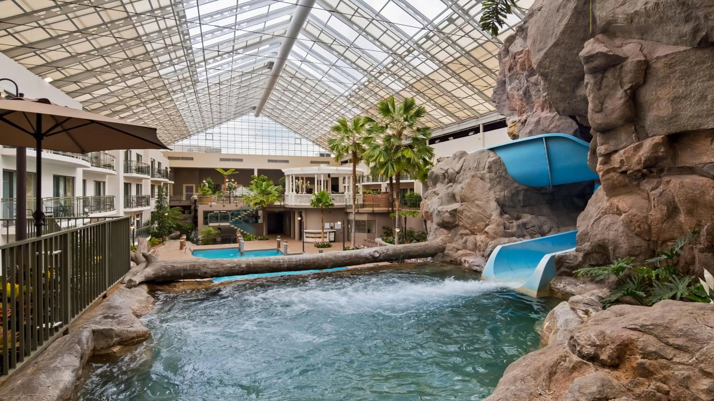 Swimming pool in Best Western Plus Lamplighter Inn & Conference Centre