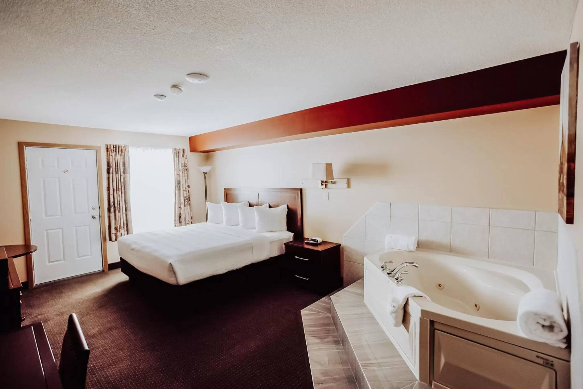 King Room with Lake View - single occupancy in La Place Rendez-Vous Hotel