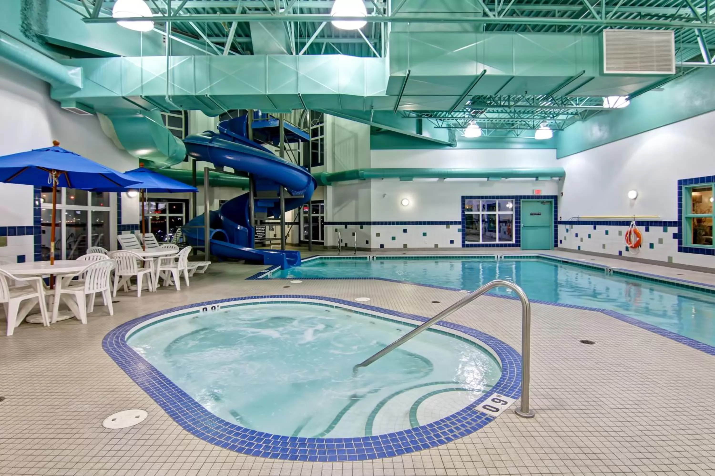Swimming pool in Canalta Camrose