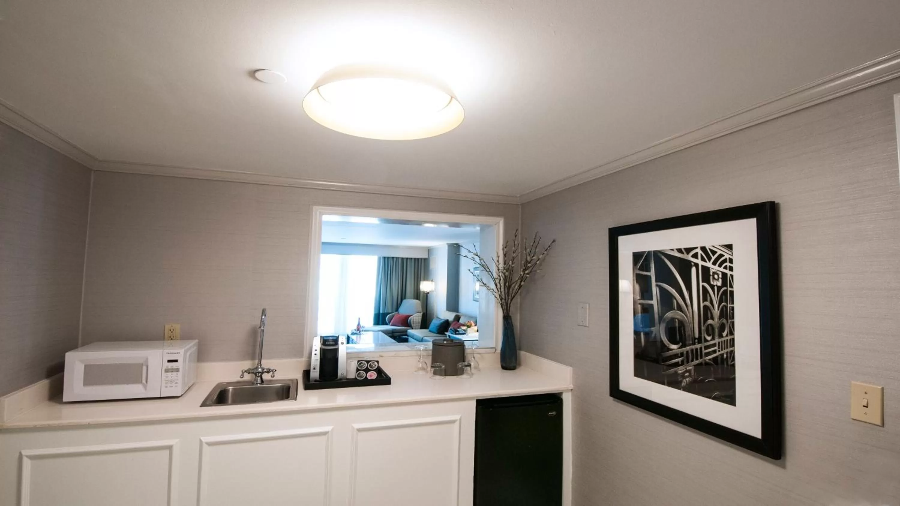 Photo of the whole room in InterContinental Kansas City at the Plaza by IHG