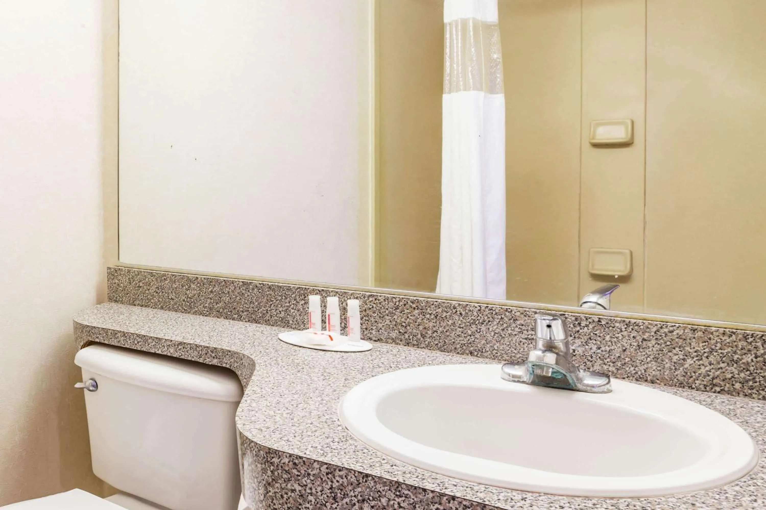 Bathroom in Howard Johnson by Wyndham Lake City