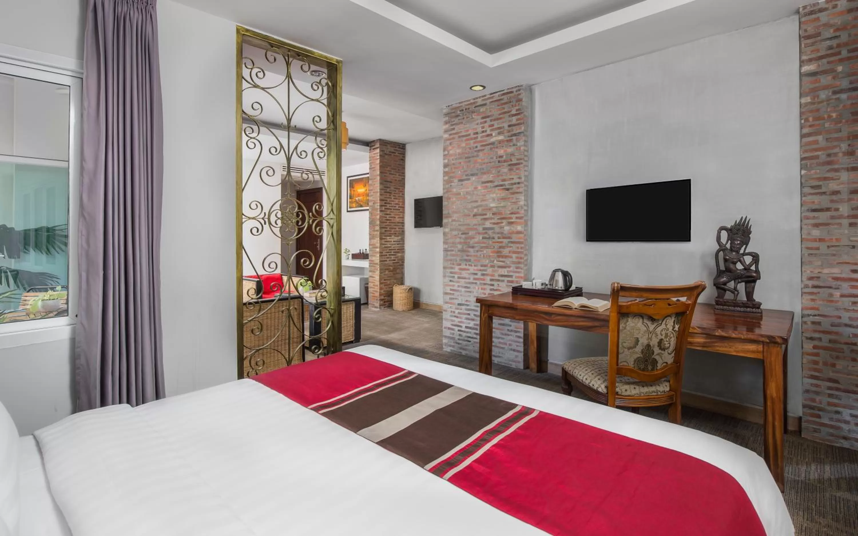 TV and multimedia, Bed in Sovanna Hotel