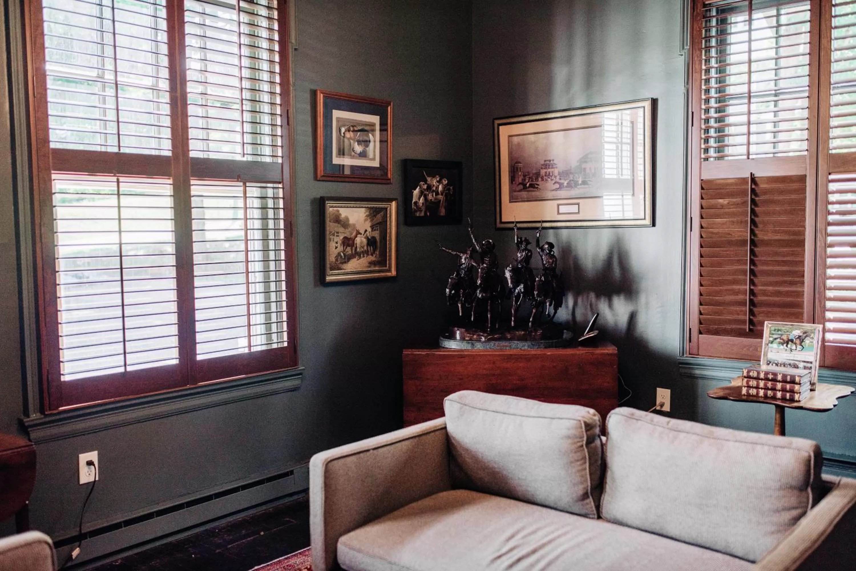 Seating area in Benn Conger Inn