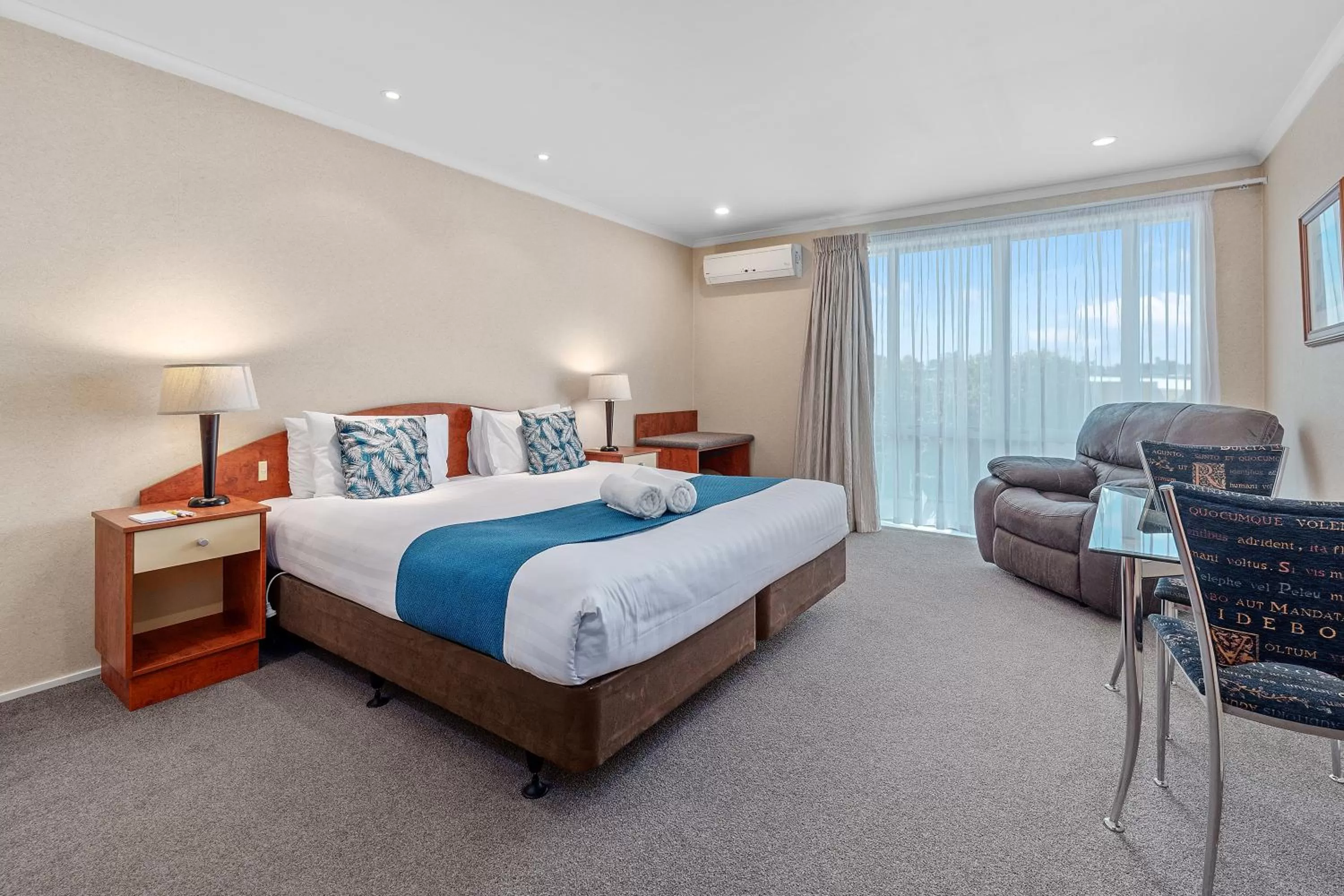 Bed in Aristotles North Shore