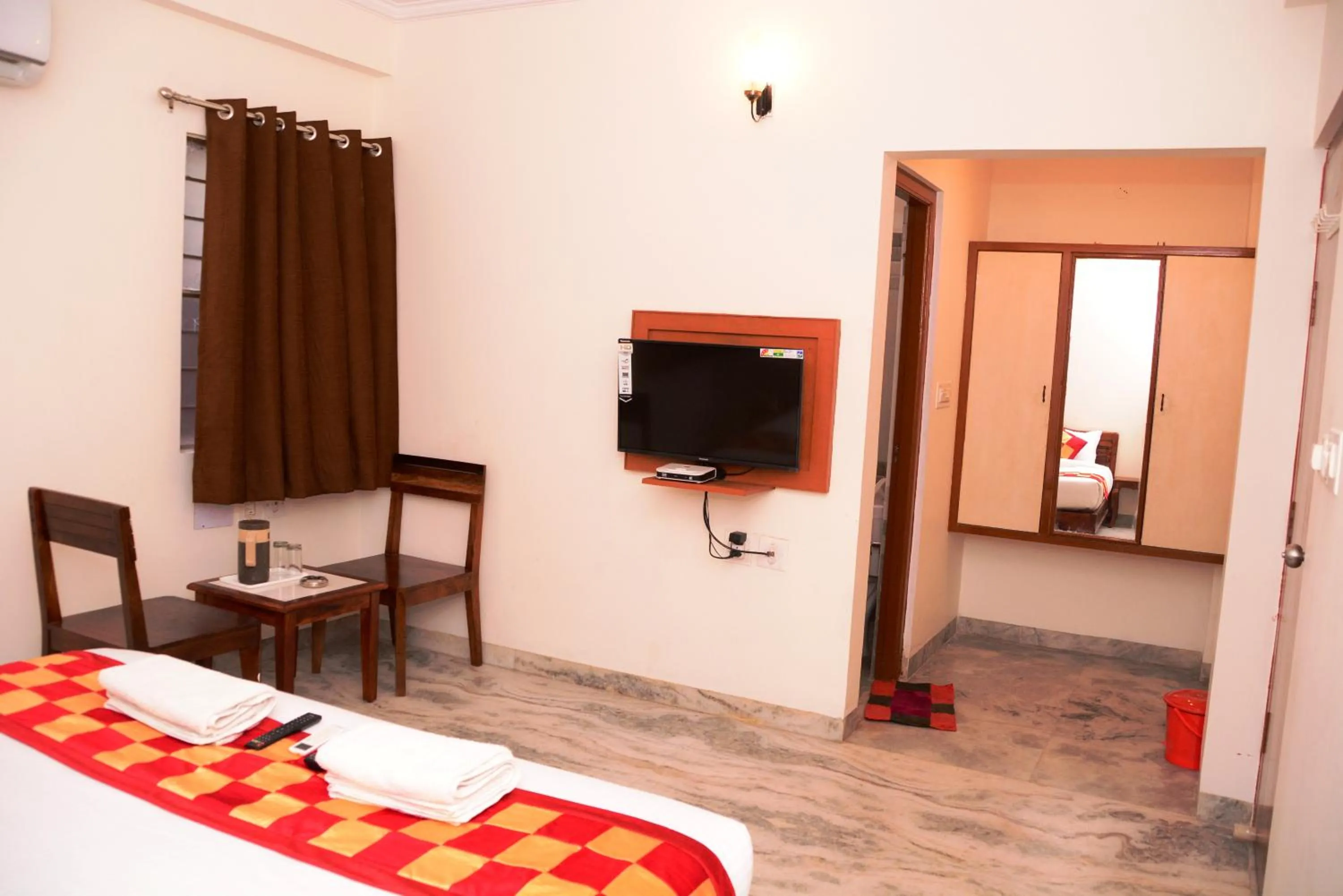 TV and multimedia in Hotel Sugandh Retreat- Near Sindhi Camp Bus station