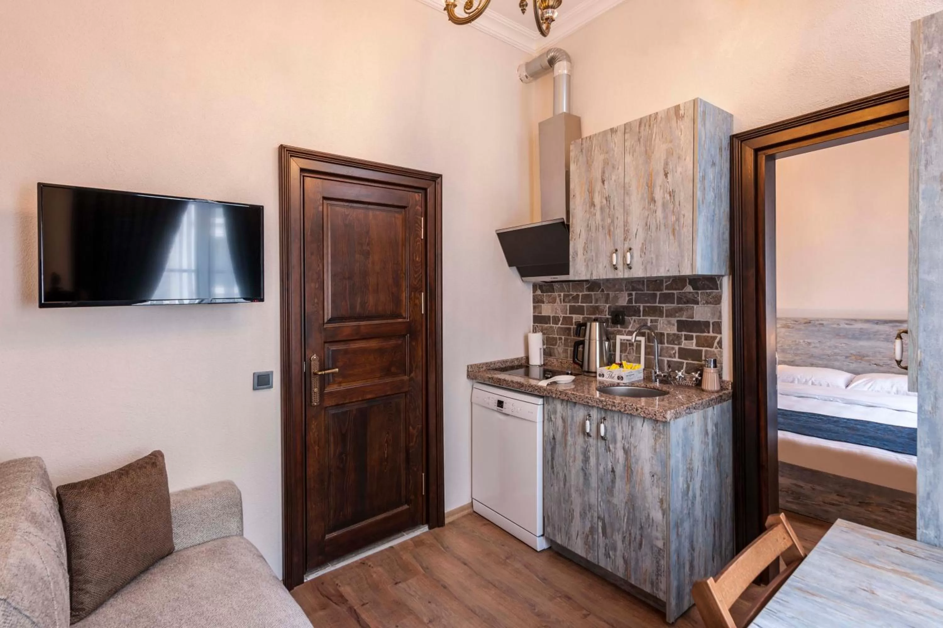 TV and multimedia in Element Garden