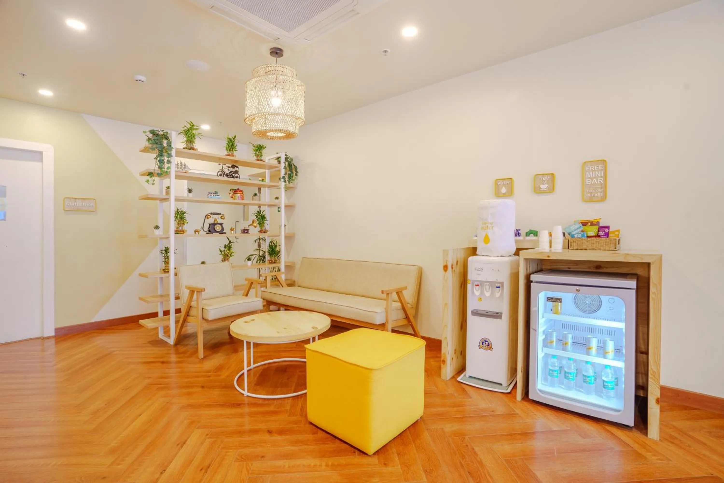 Restaurant/places to eat in Bloom Hotel - Karol Bagh