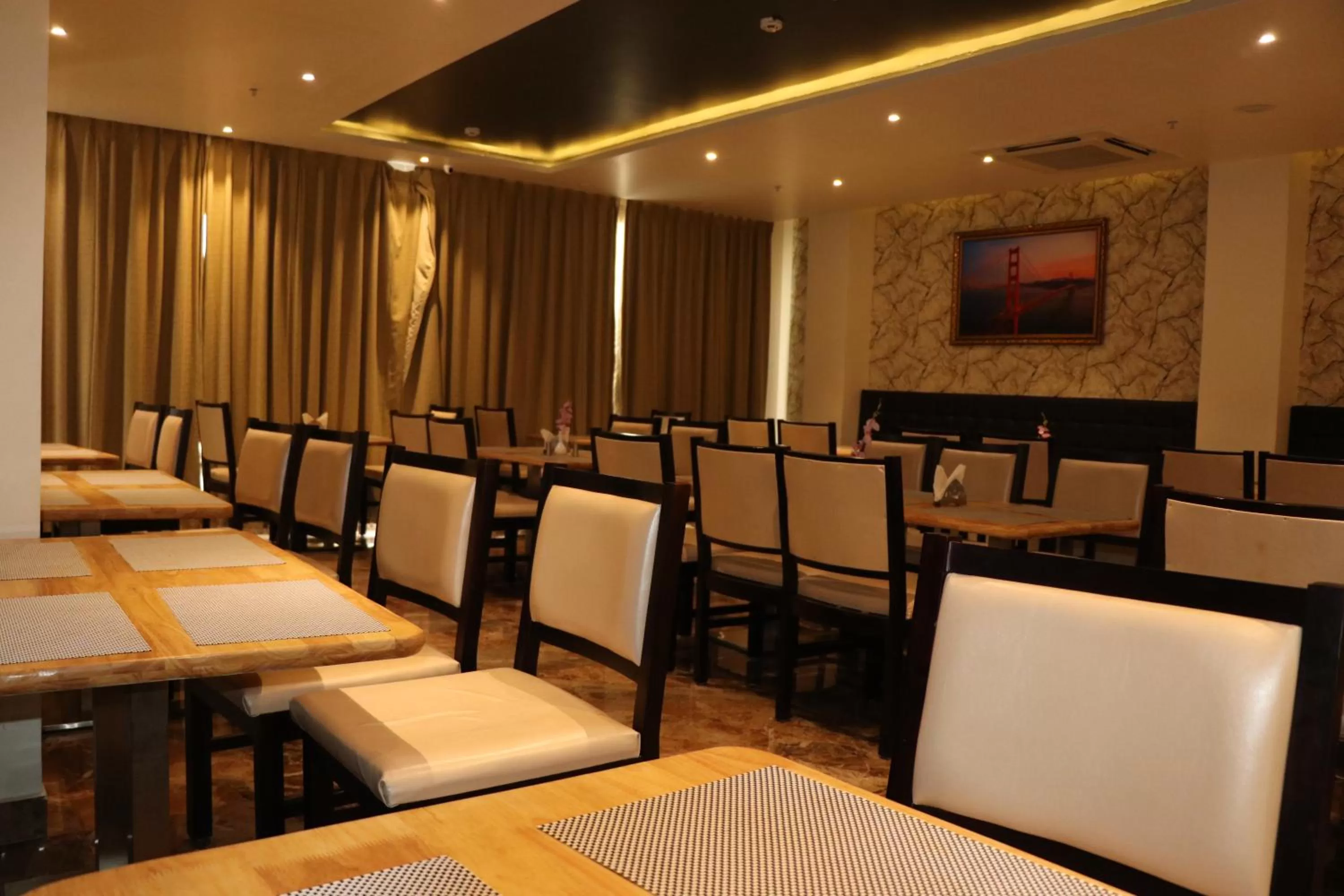 Restaurant/places to eat in PARK SIGNATURE HOTELS - Royal Benza