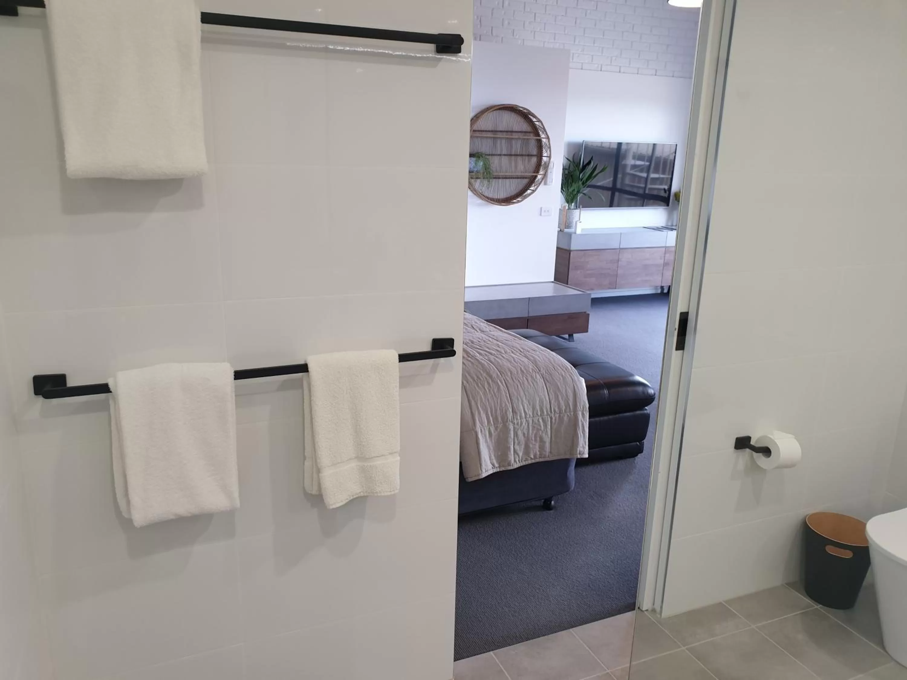 towels, Bed in Twofold Bay Motor Inn