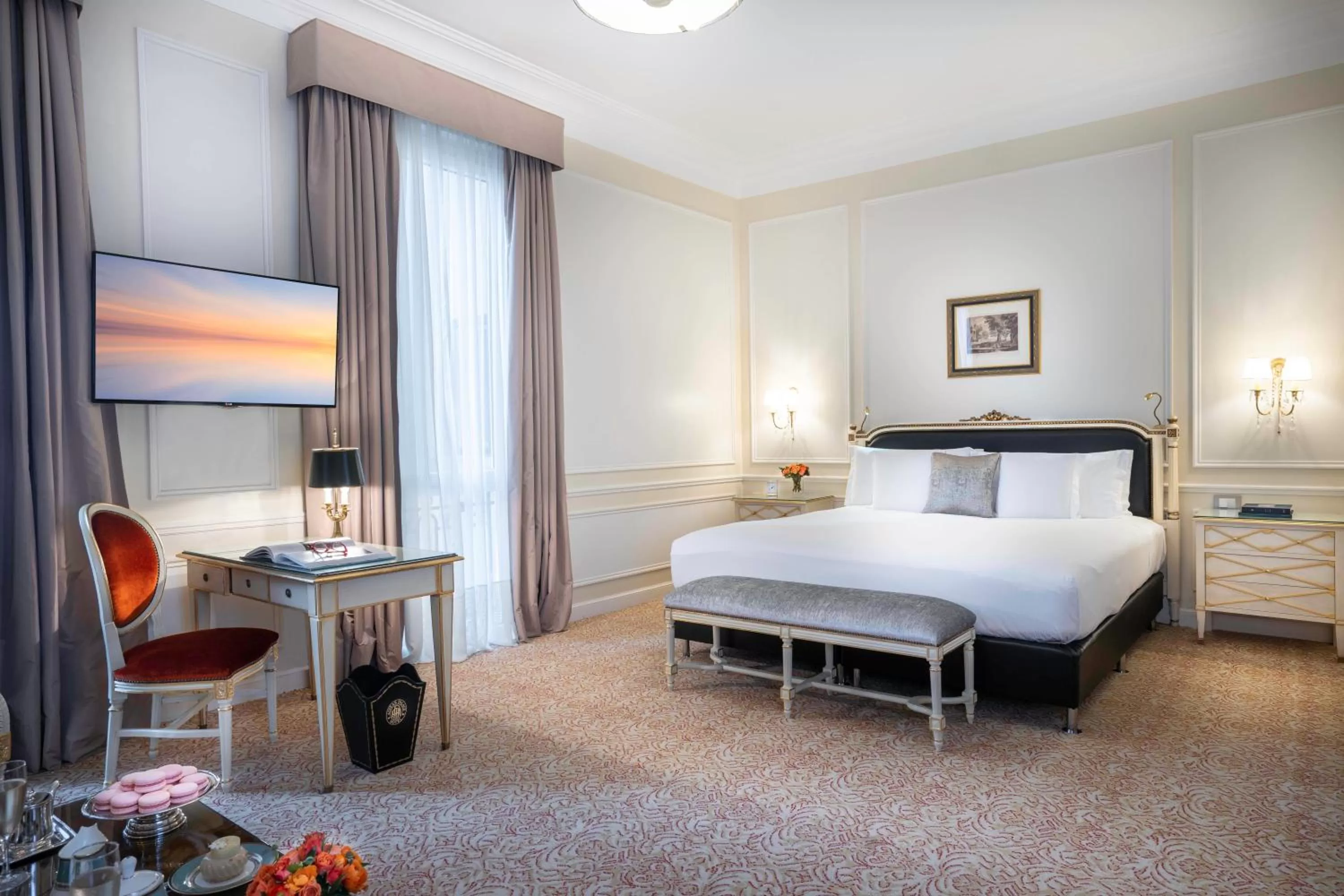 Photo of the whole room, Bed in Alvear Palace Hotel - Leading Hotels of the World