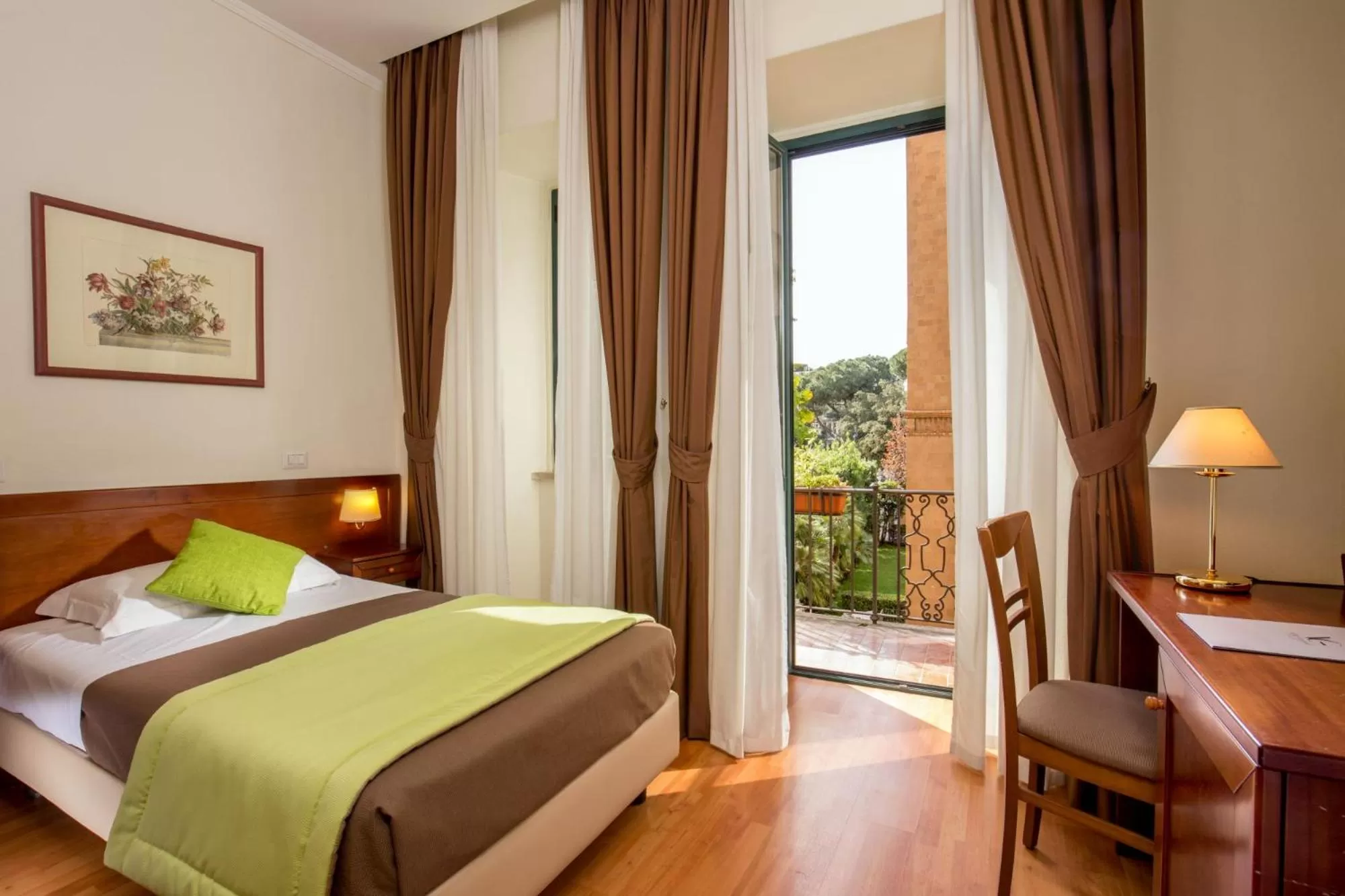Bed in Hotel Villa Grazioli