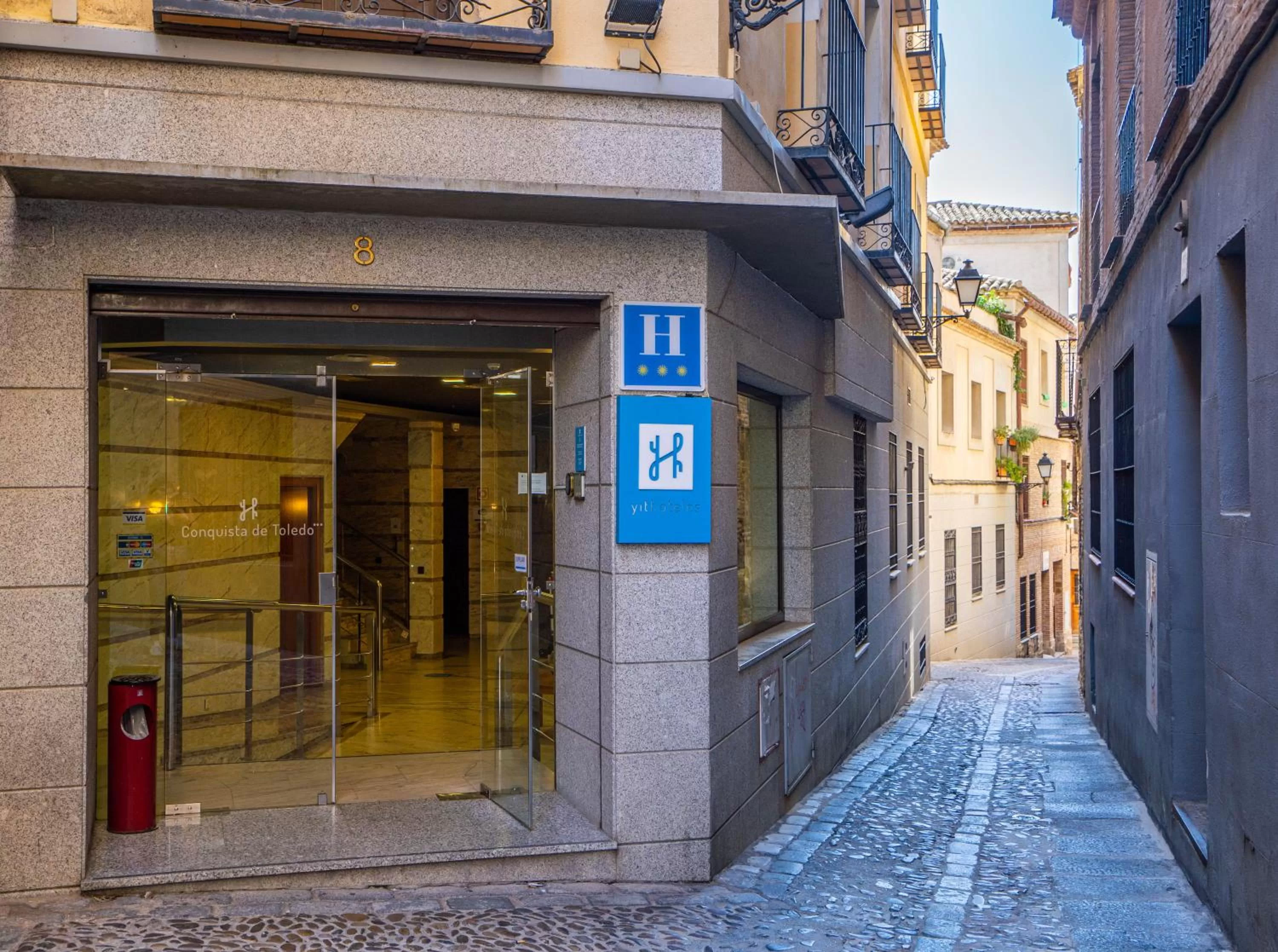 Facade/entrance in YIT Conquista de Toledo