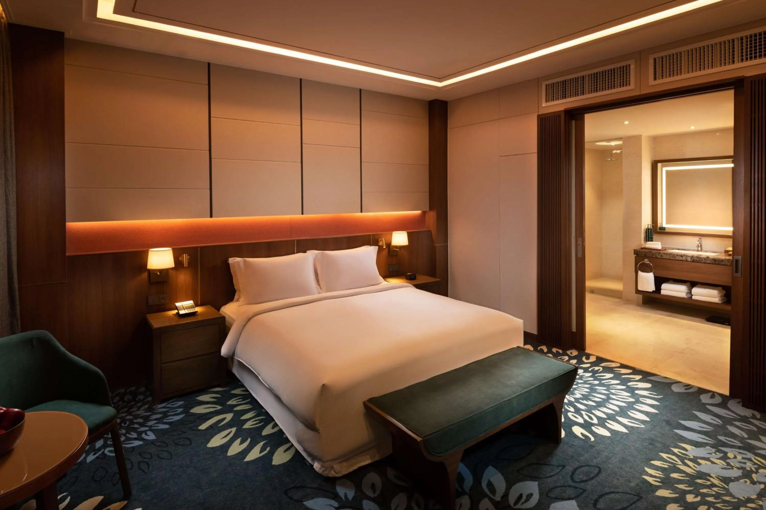 Bed in Hilton Clark Sun Valley Resort