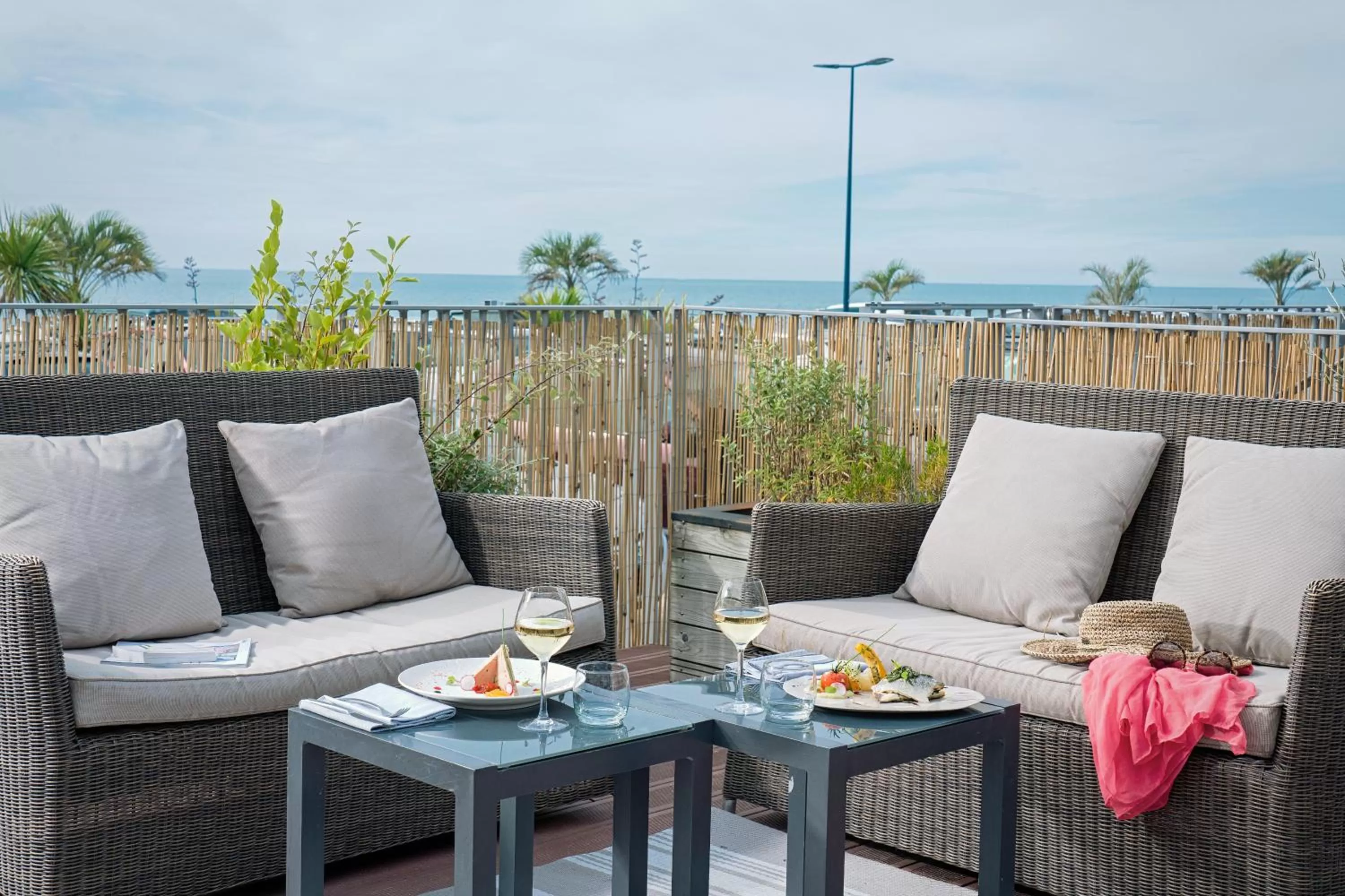 Patio in Hôtel de la Baie - Thalassothérapie PREVITHAL