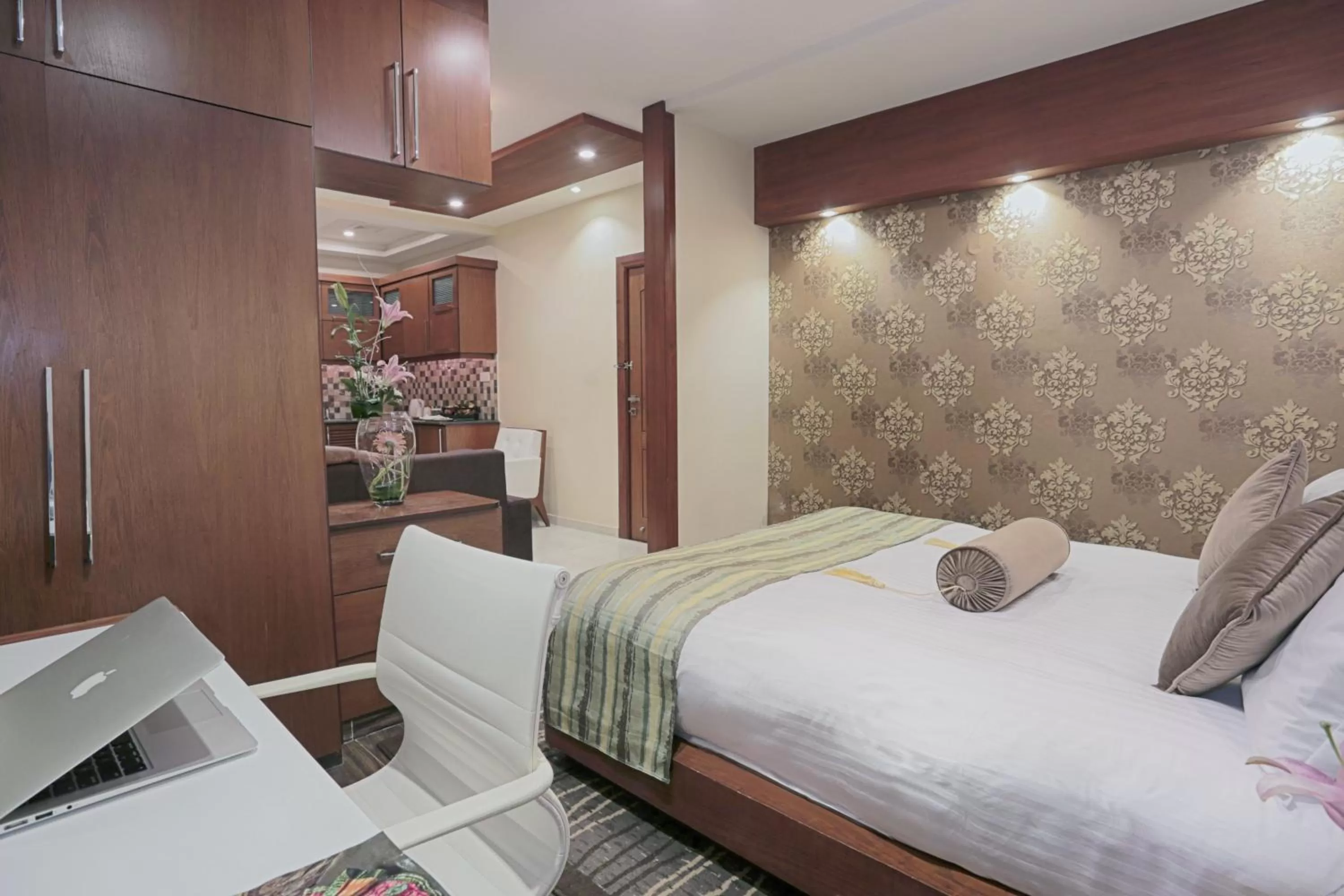Bedroom, Bed in Avari Xpress Faisalabad