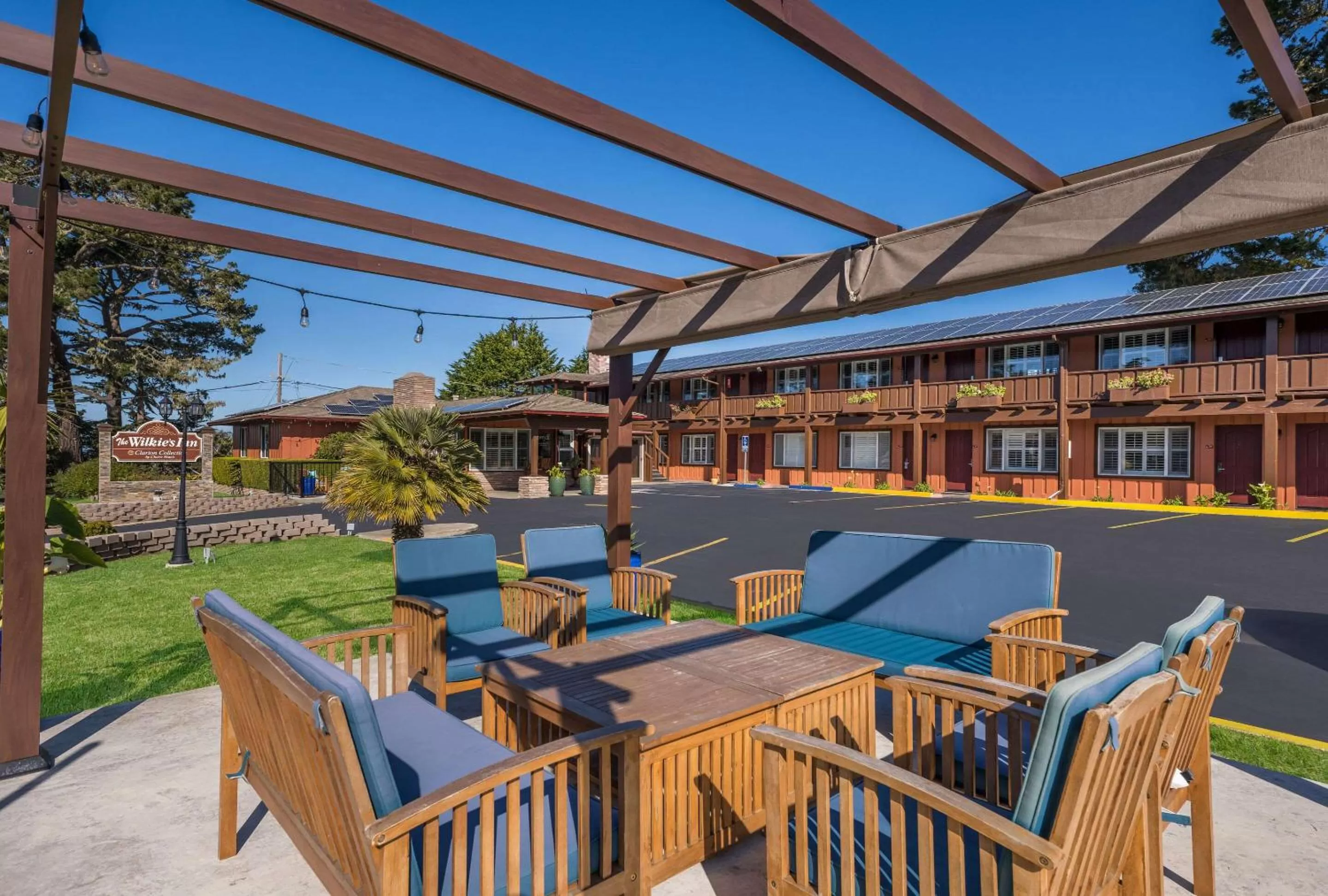 Property building in Clarion Collection Wilkie's Inn Pacific Grove - Monterey