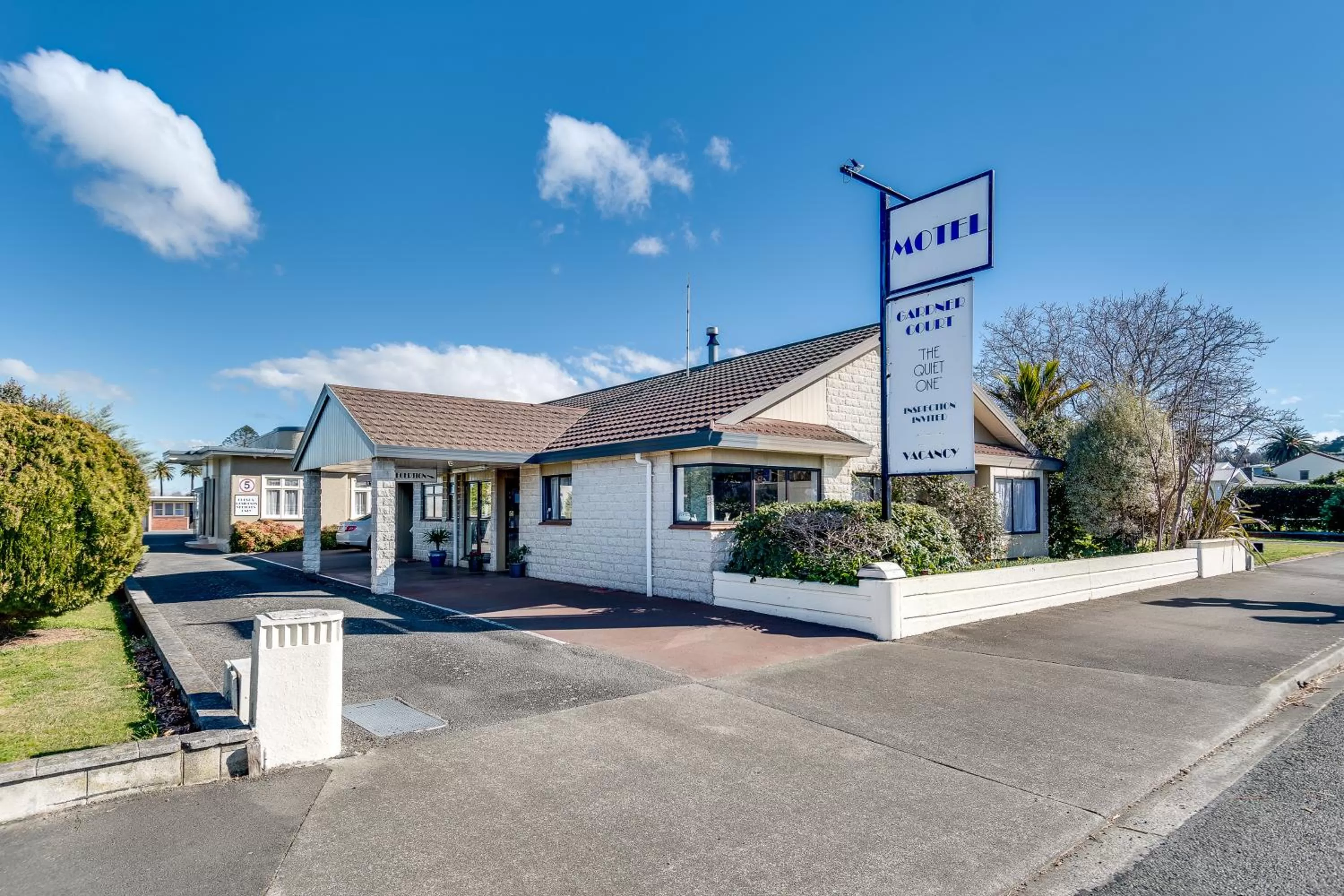 Facade/entrance, Property Building in Gardner Court Motel