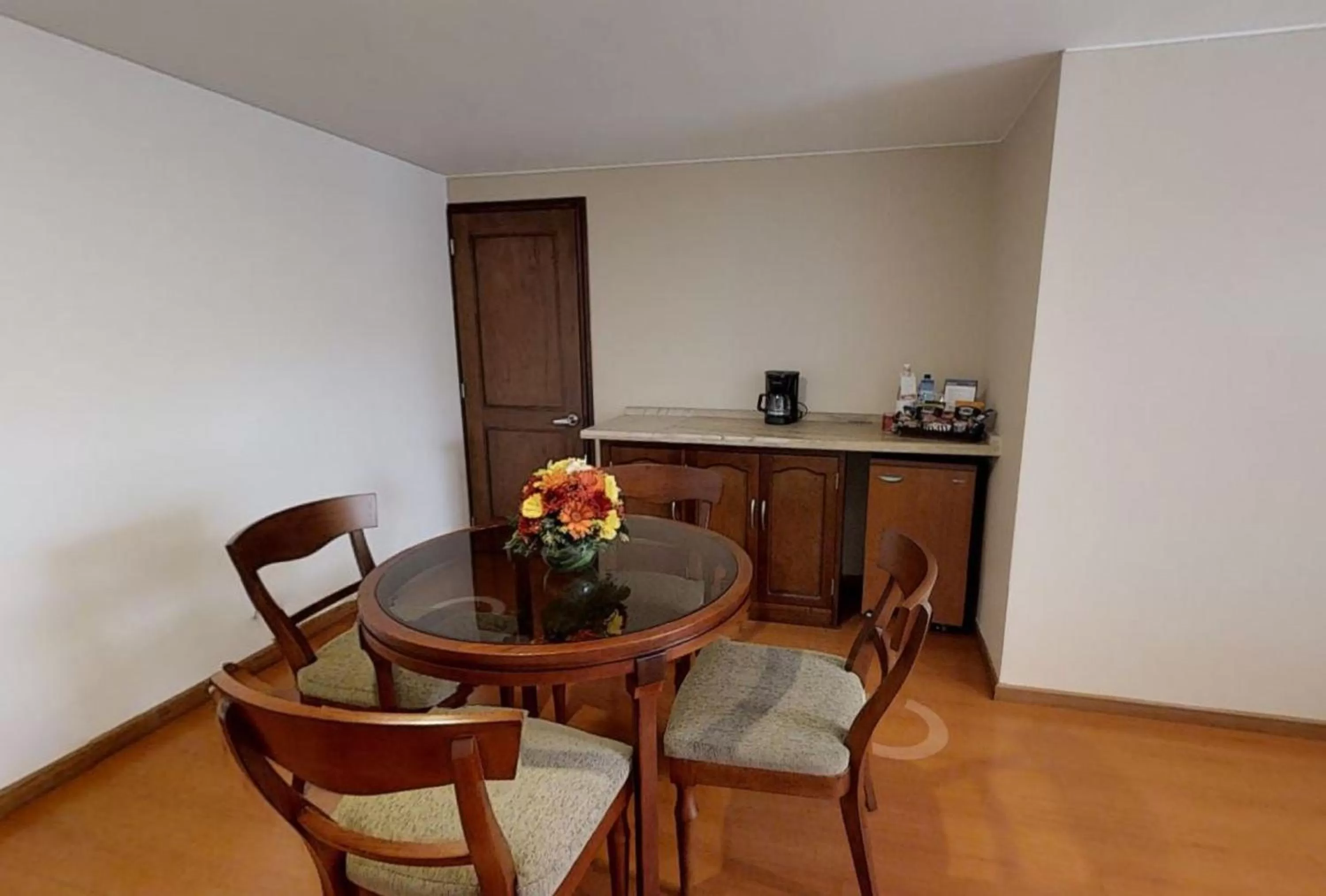 Dining area in Hotel Estelar Suites Jones