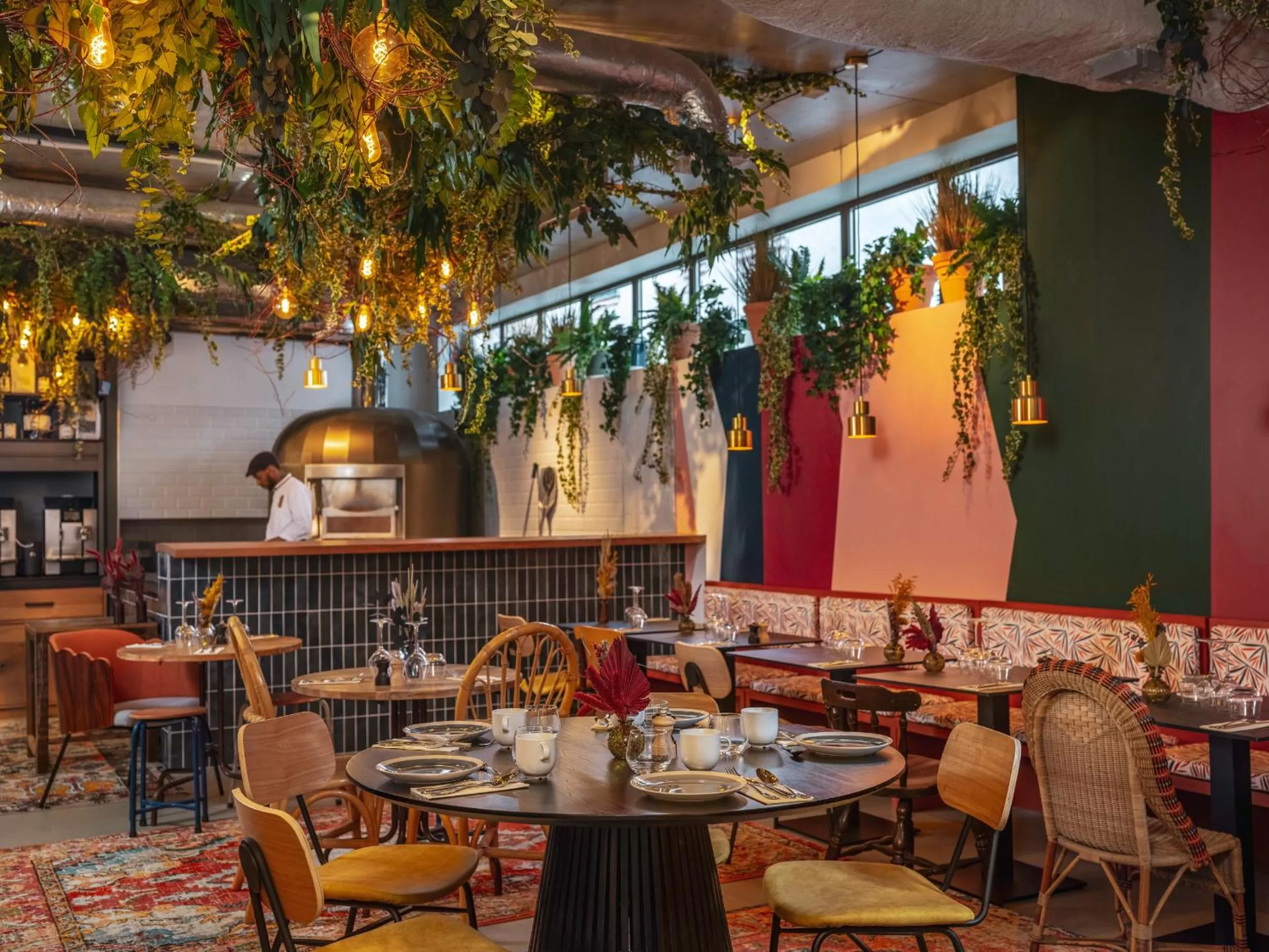 Restaurant/places to eat in La Belle Ville