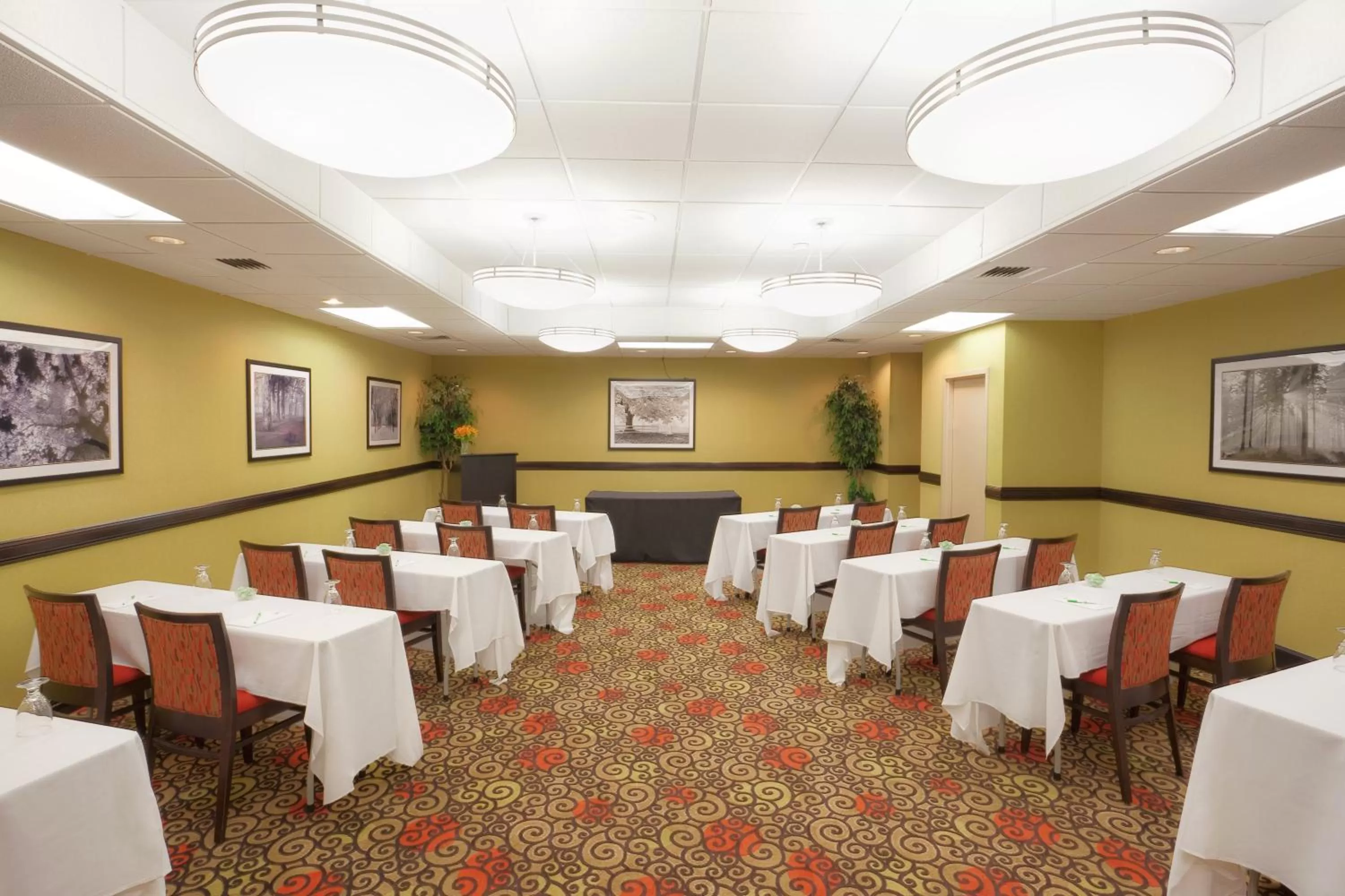 Meeting/conference room in Holiday Inn Portsmouth by IHG