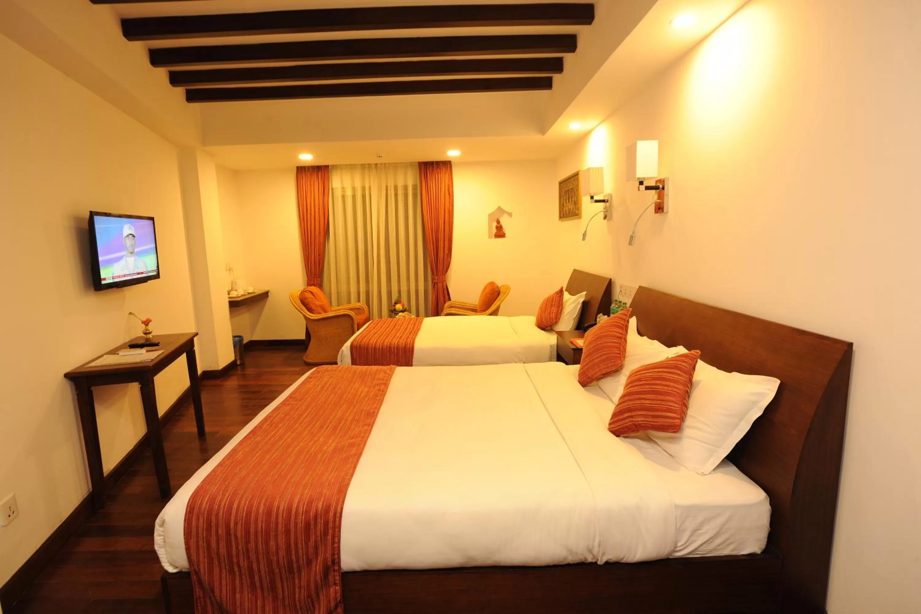 Communal lounge/ TV room, Bed in Apsara Boutique Hotel