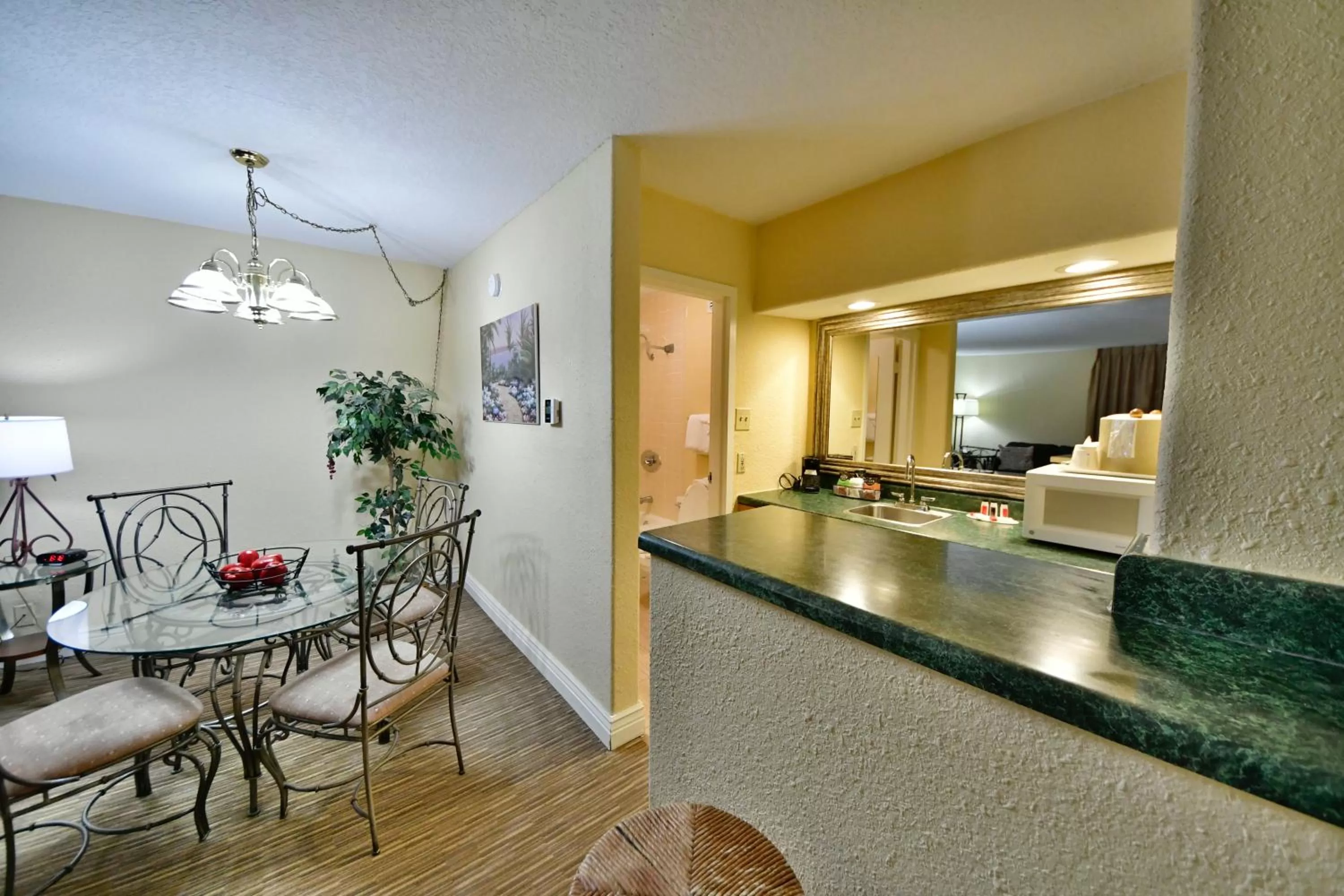 Kitchen or kitchenette in Ramada by Wyndham Jacksonville Hotel & Conference Center